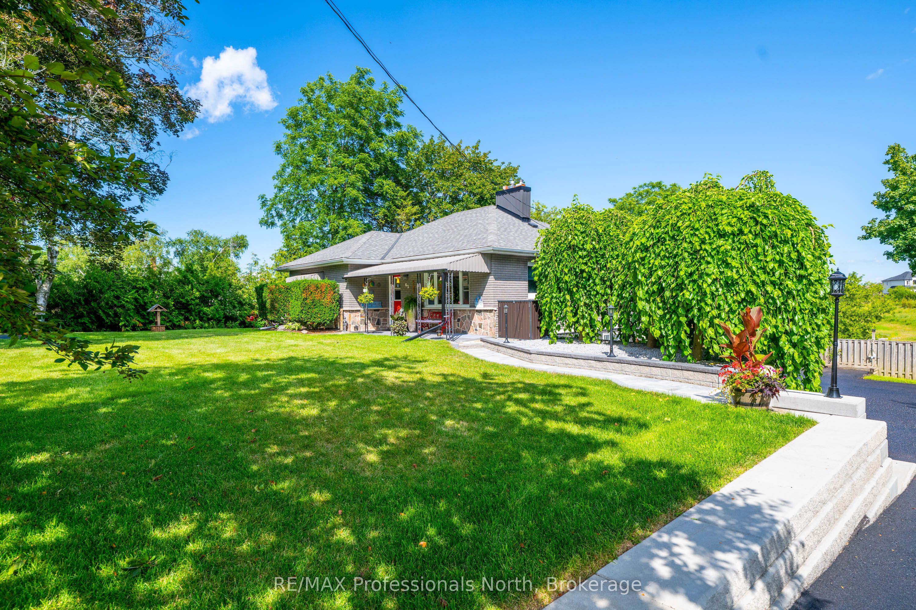 63 The Queensway N Property Photo 5