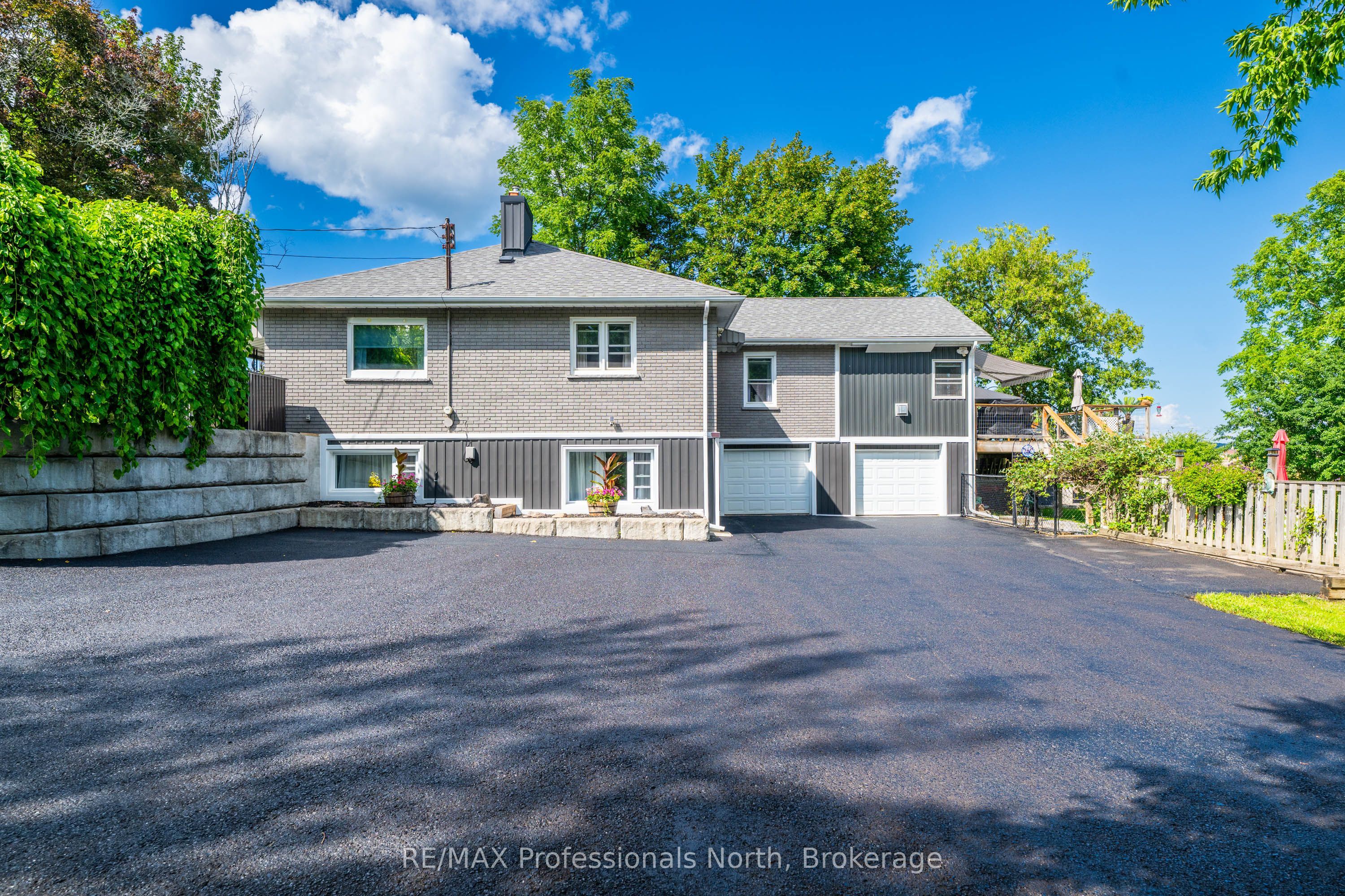 63 The Queensway N Property Photo 7