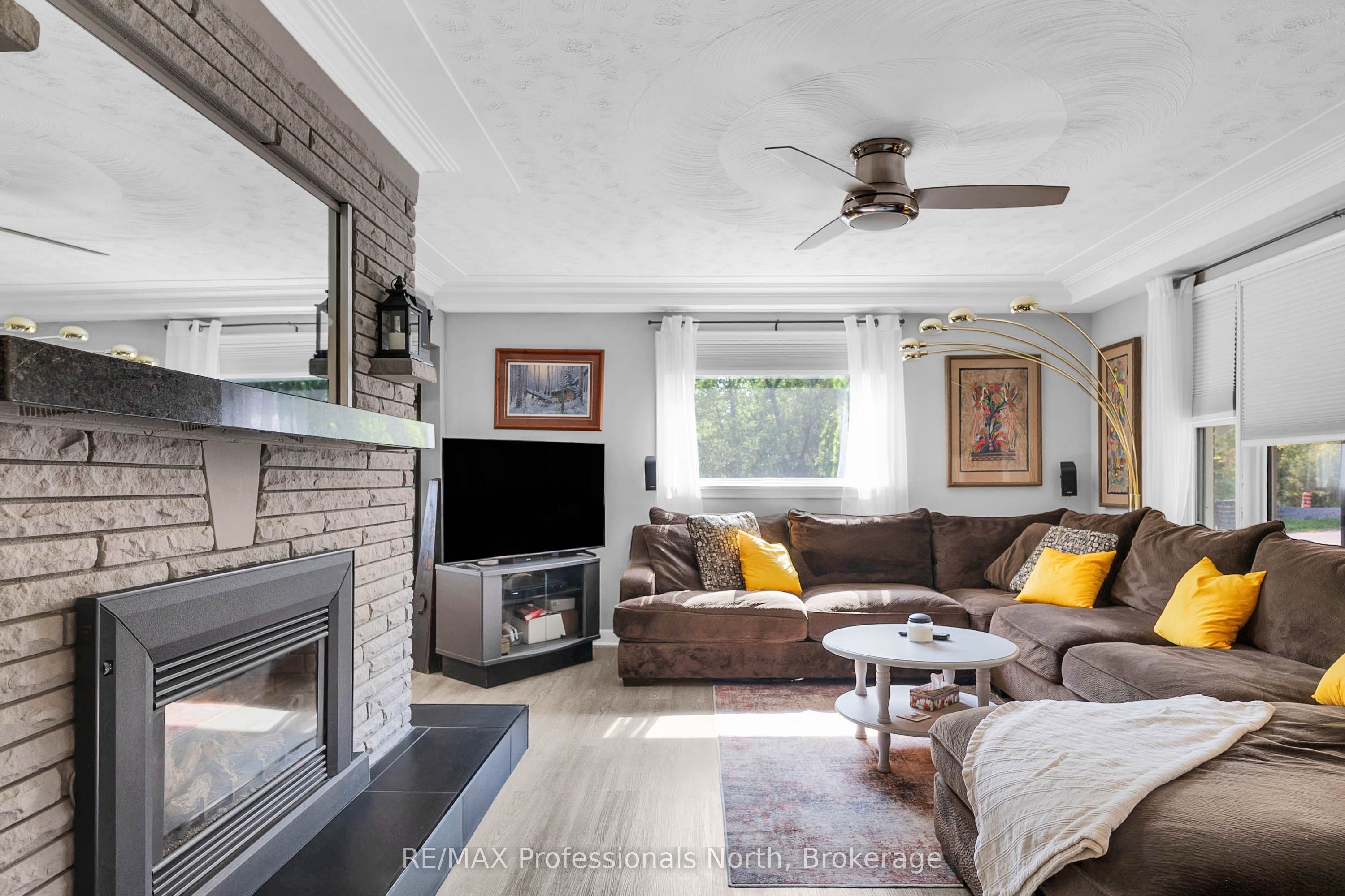 63 The Queensway N Property Photo 9
