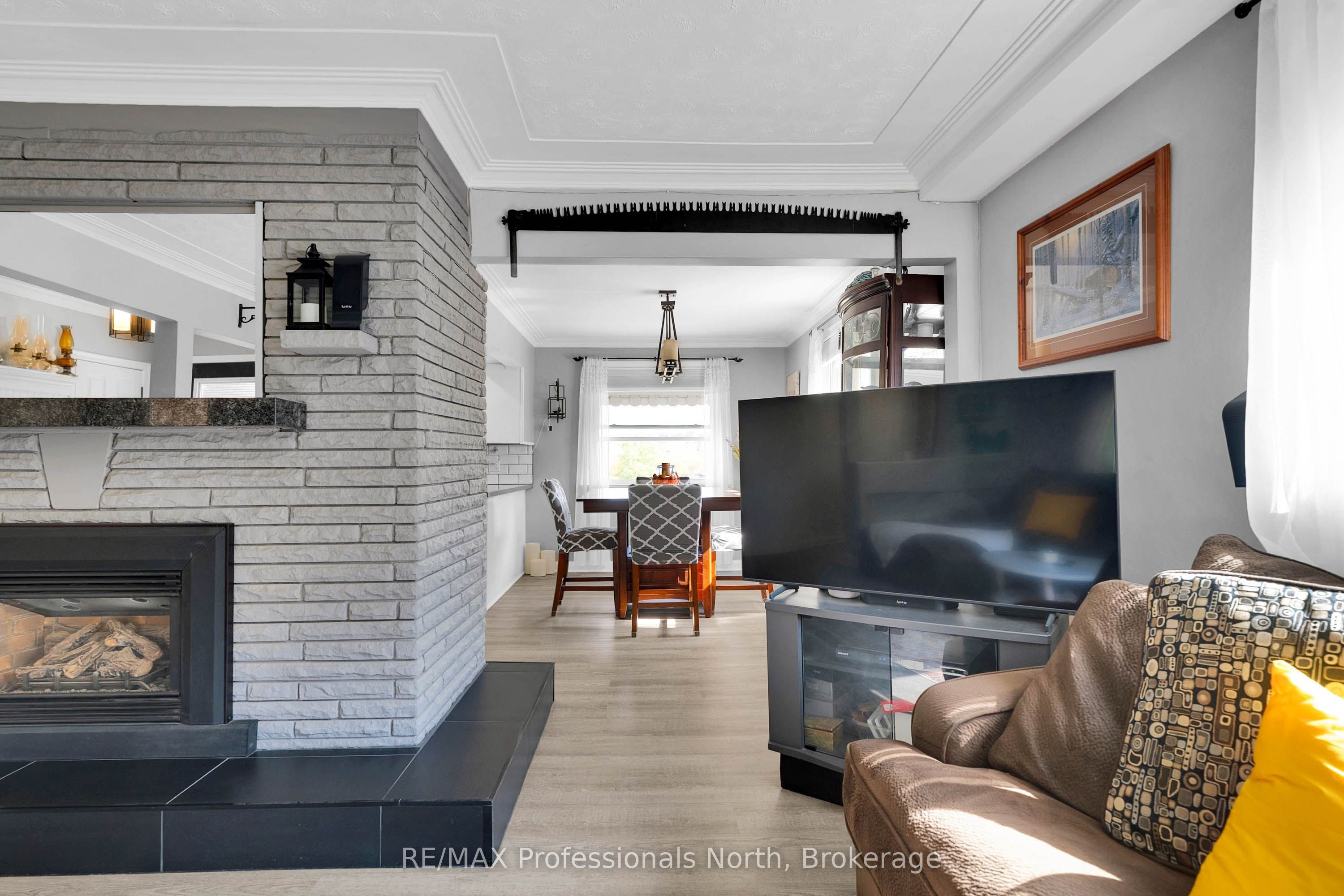 63 The Queensway N Property Photo 11