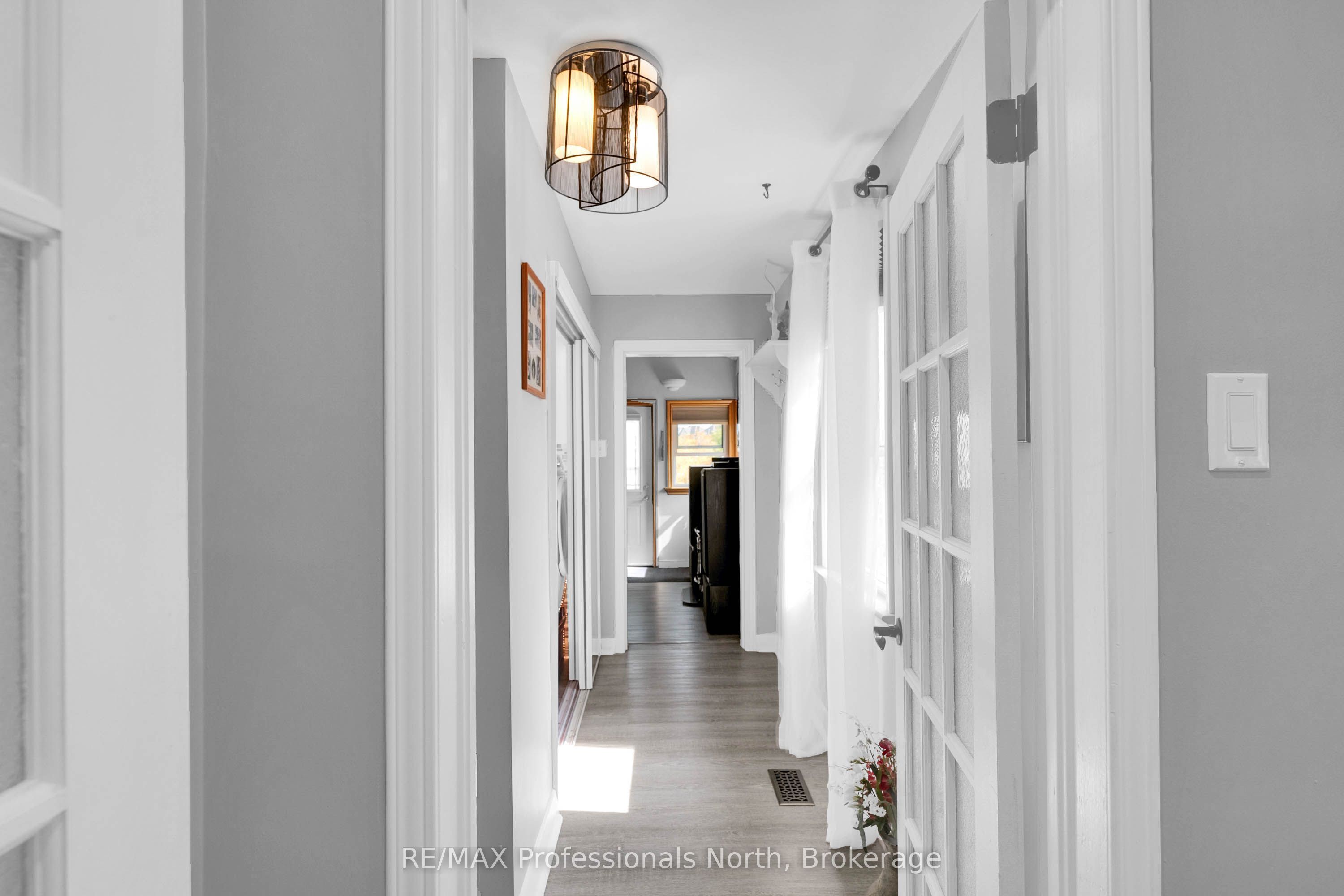 63 The Queensway N Property Photo 16