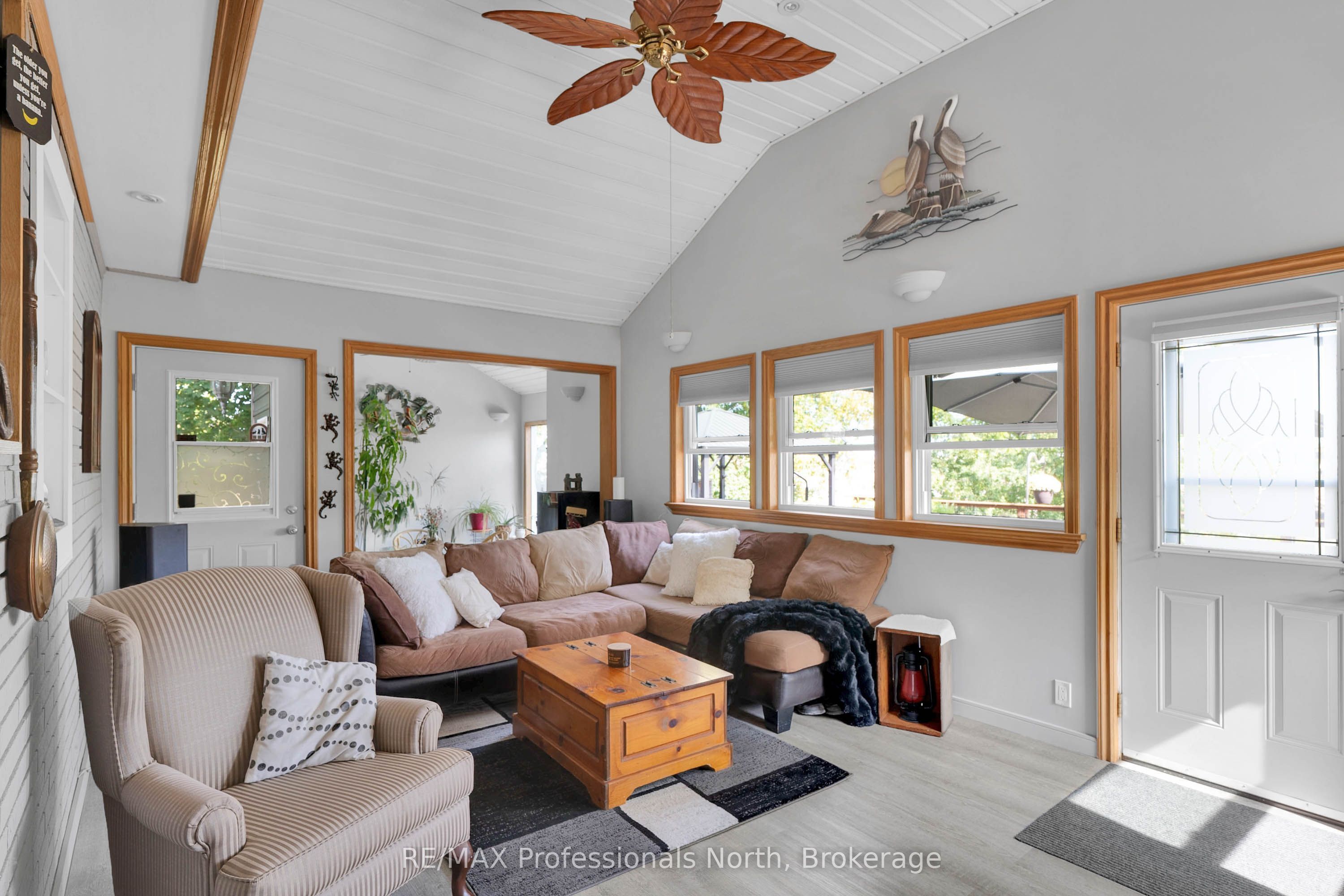 63 The Queensway N Property Photo 17