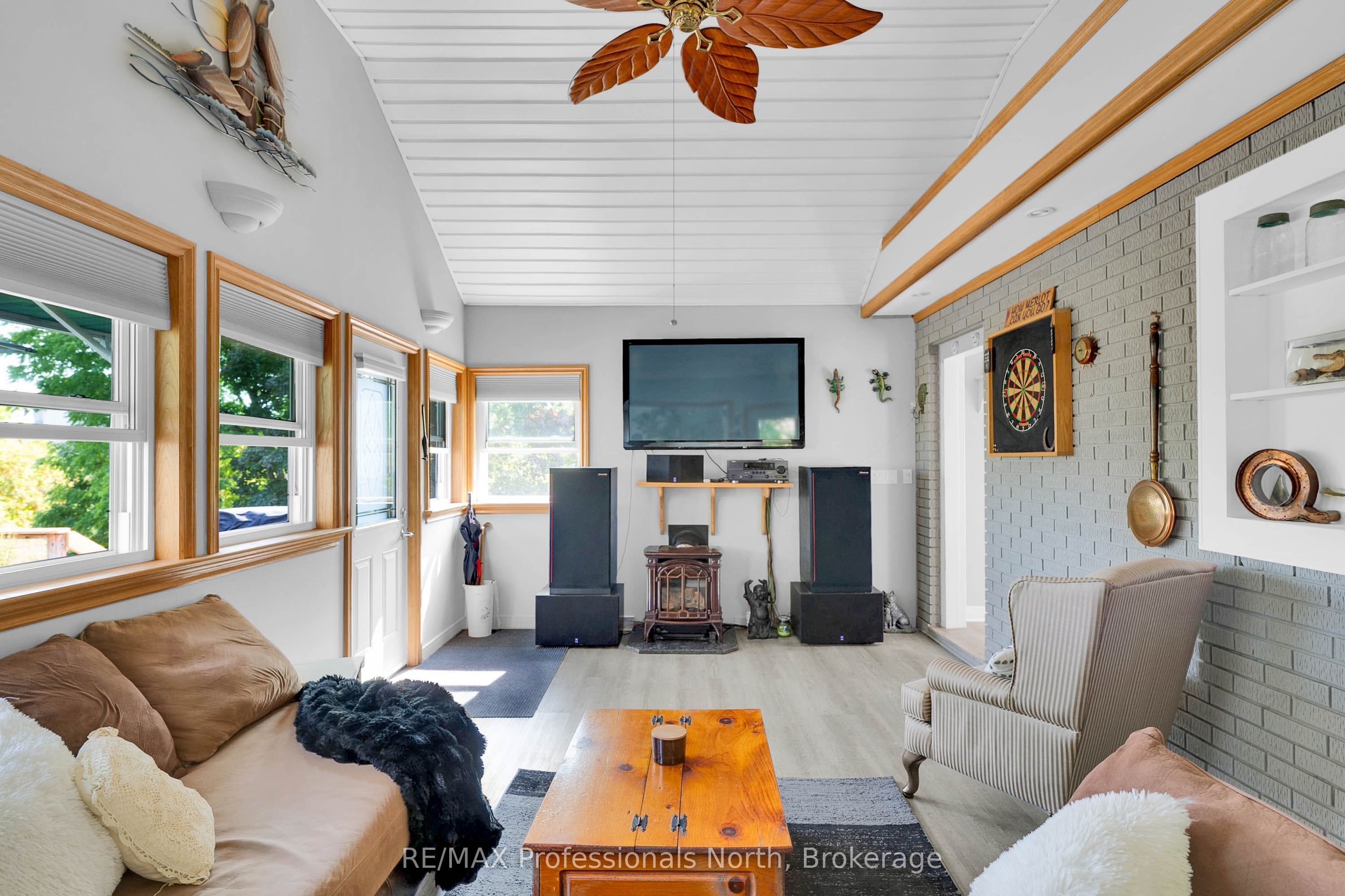 63 The Queensway N Property Photo 18
