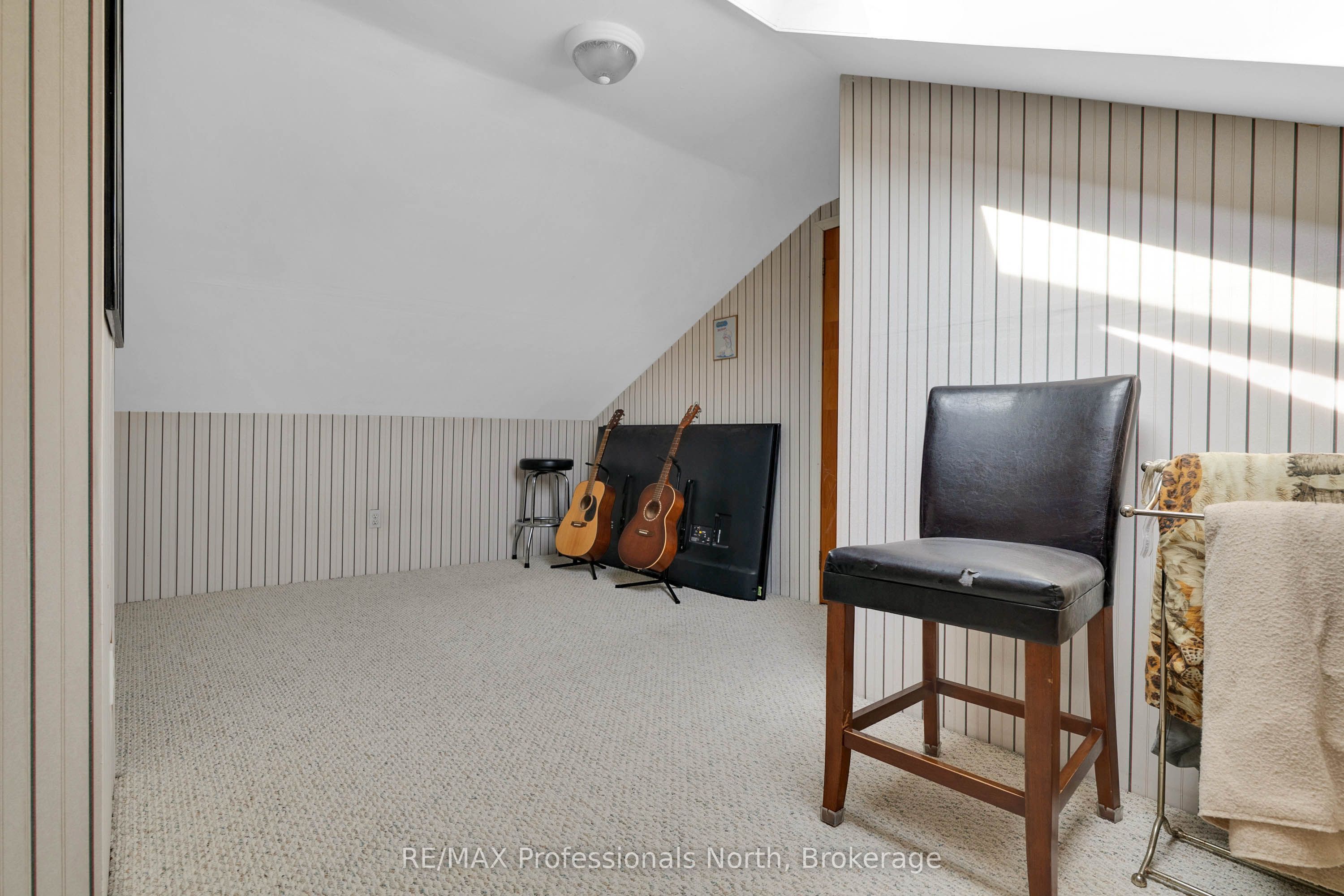63 The Queensway N Property Photo 28