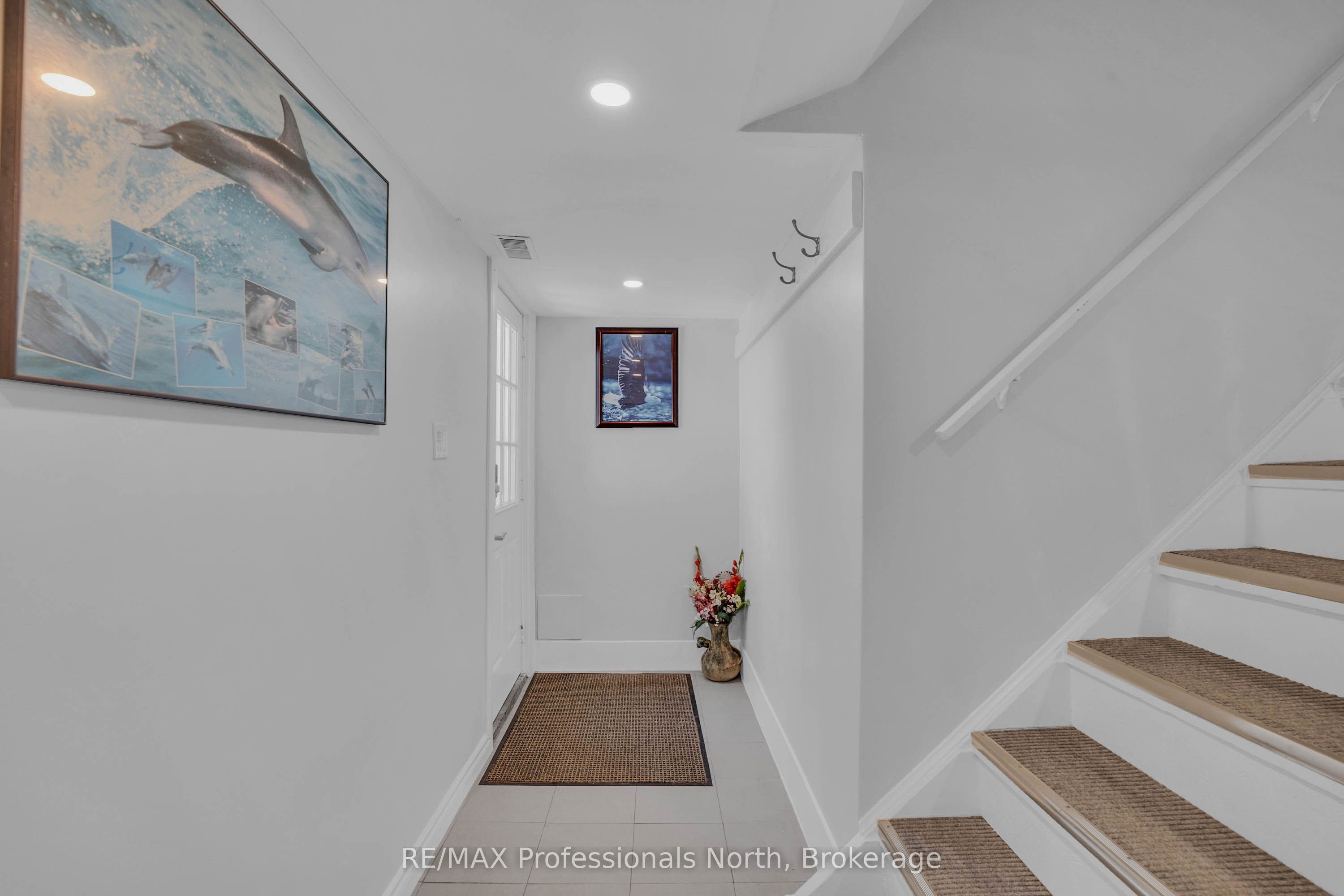 63 The Queensway N Property Photo 29