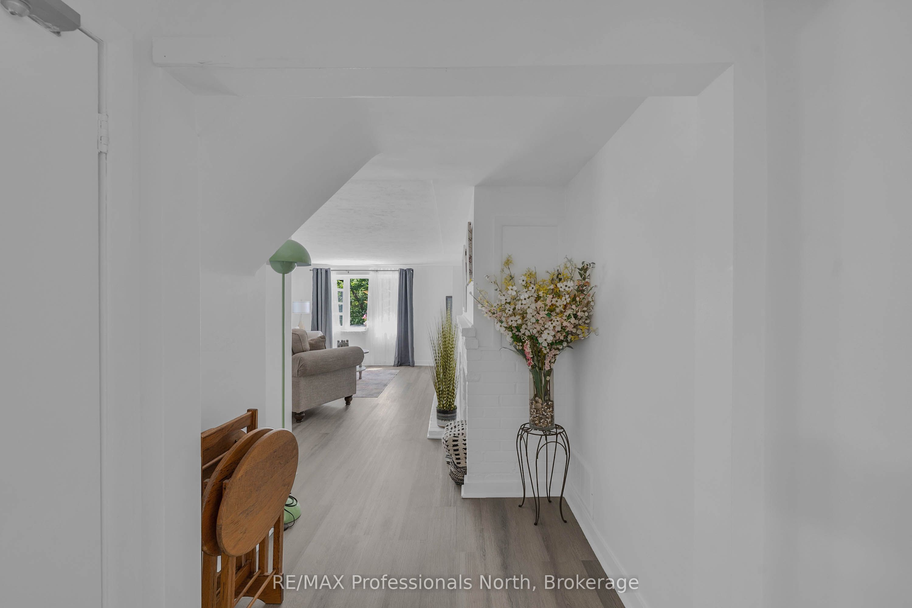 63 The Queensway N Property Photo 31