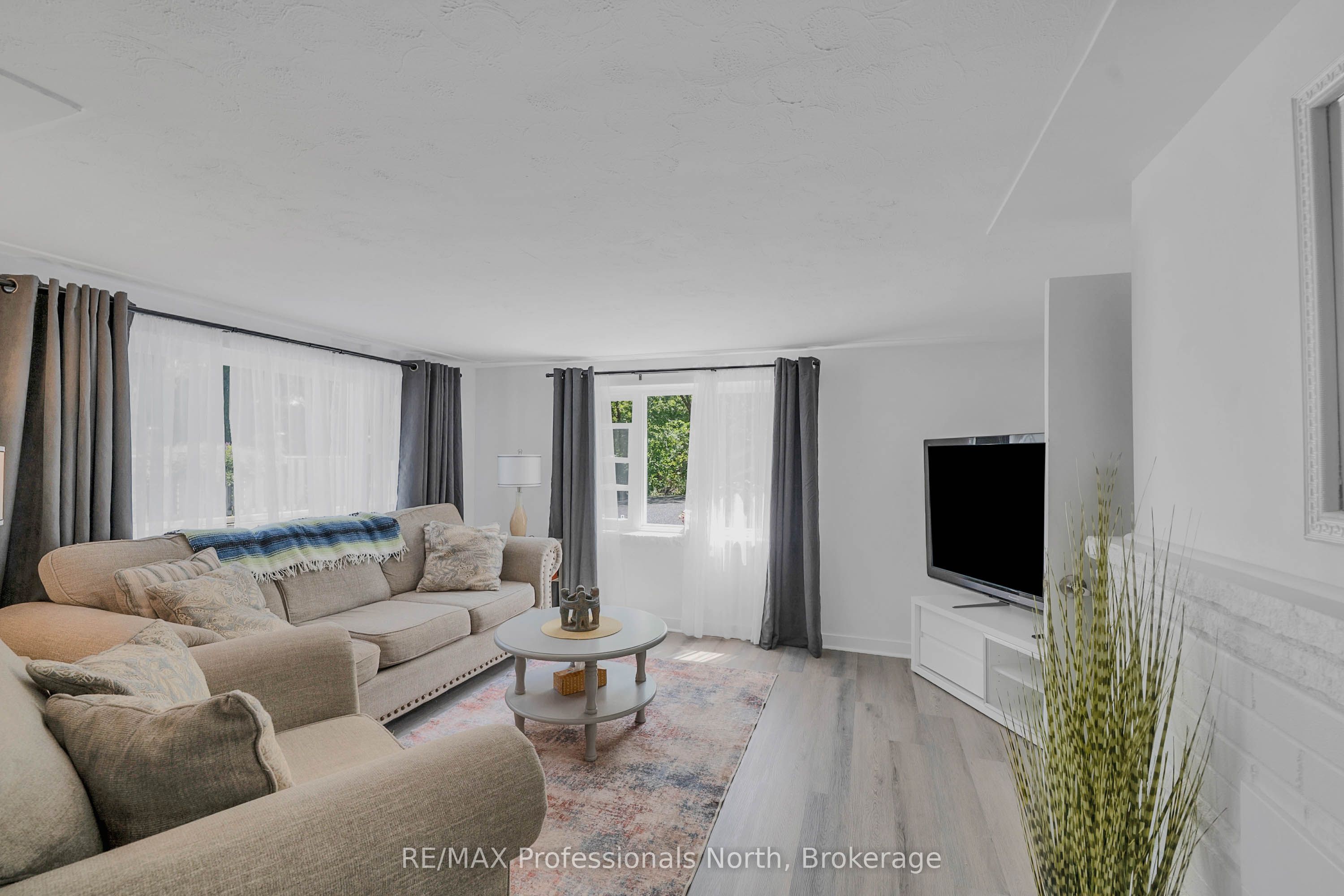 63 The Queensway N Property Photo 32