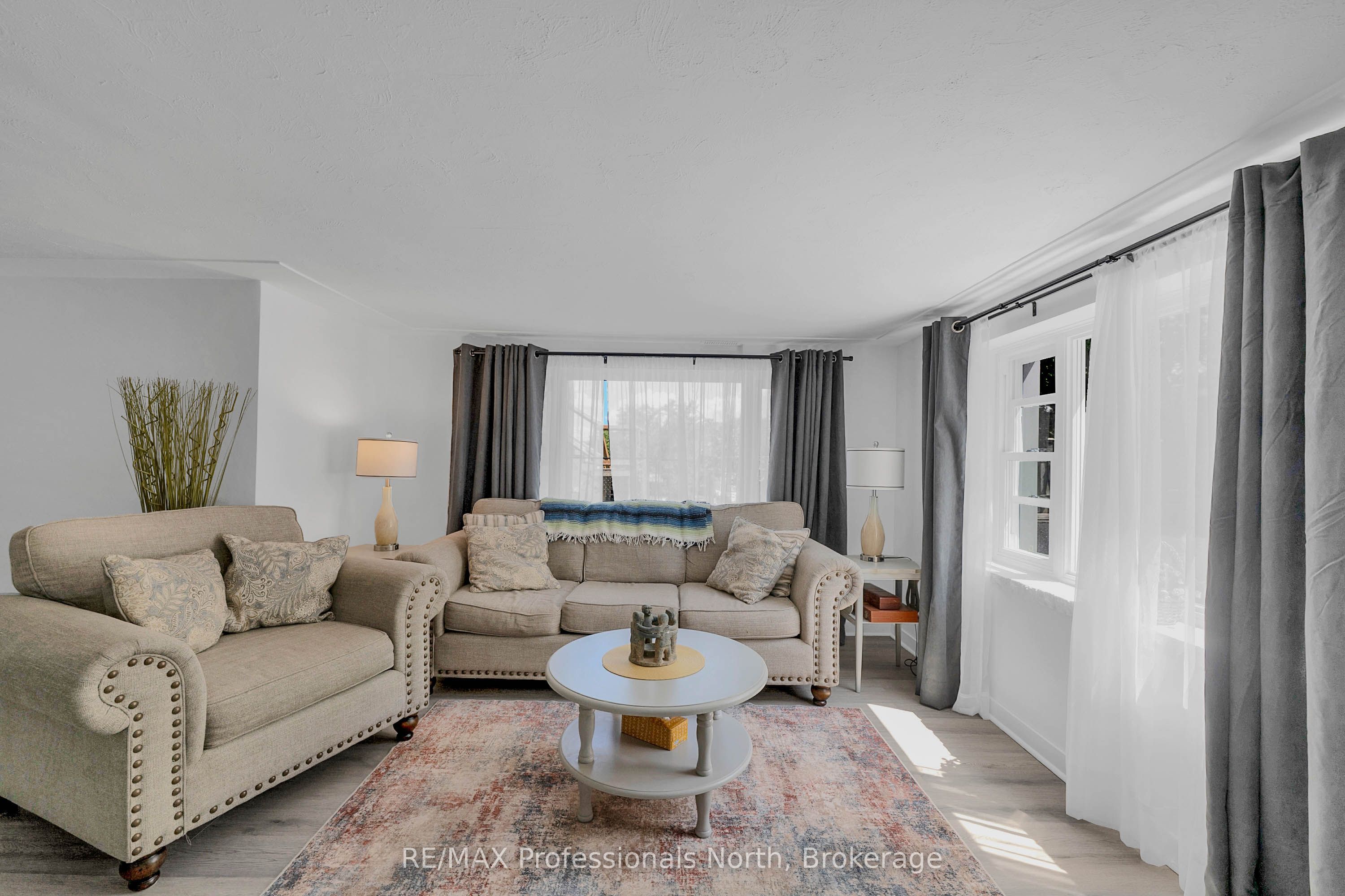 63 The Queensway N Property Photo 34
