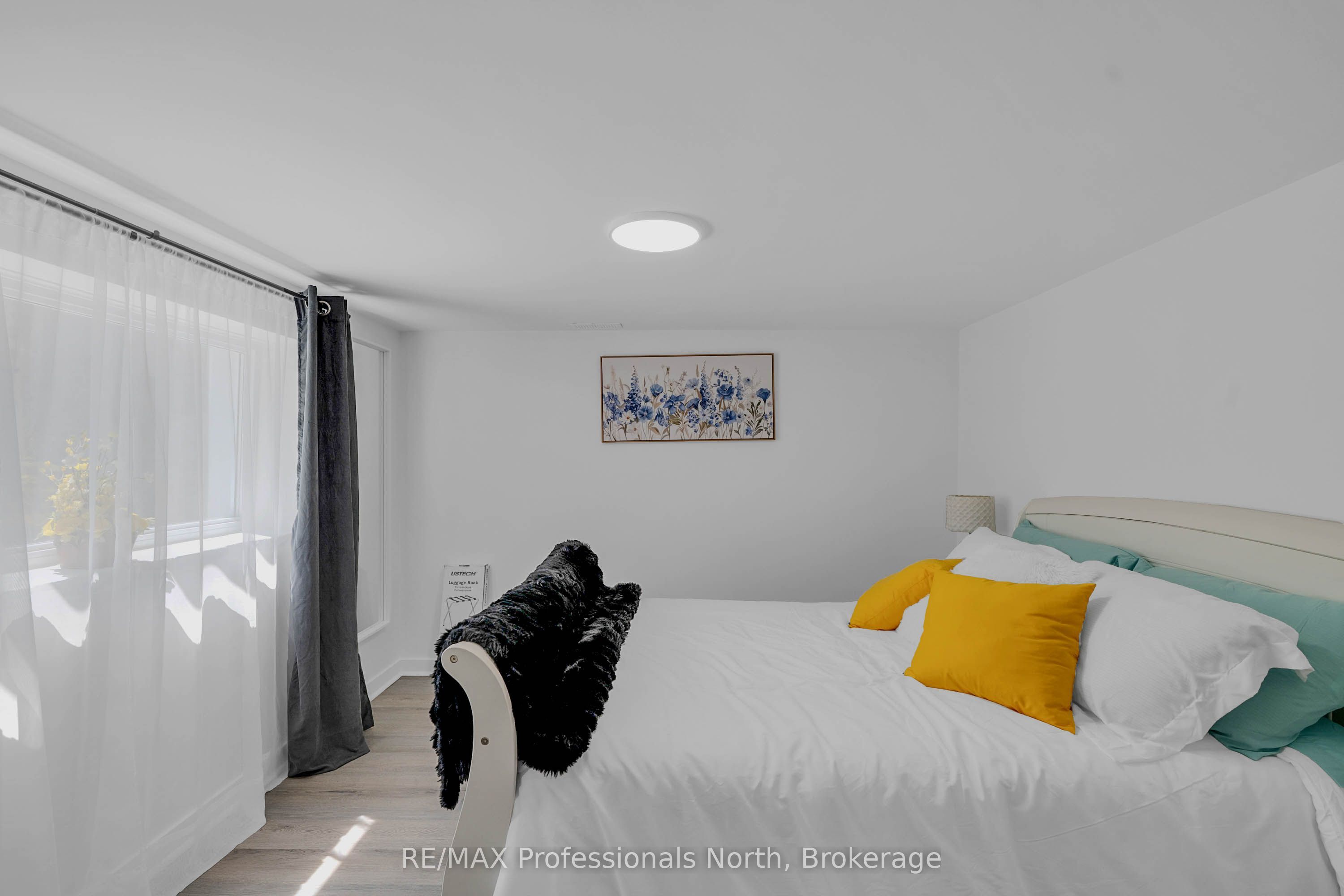 63 The Queensway N Property Photo 37