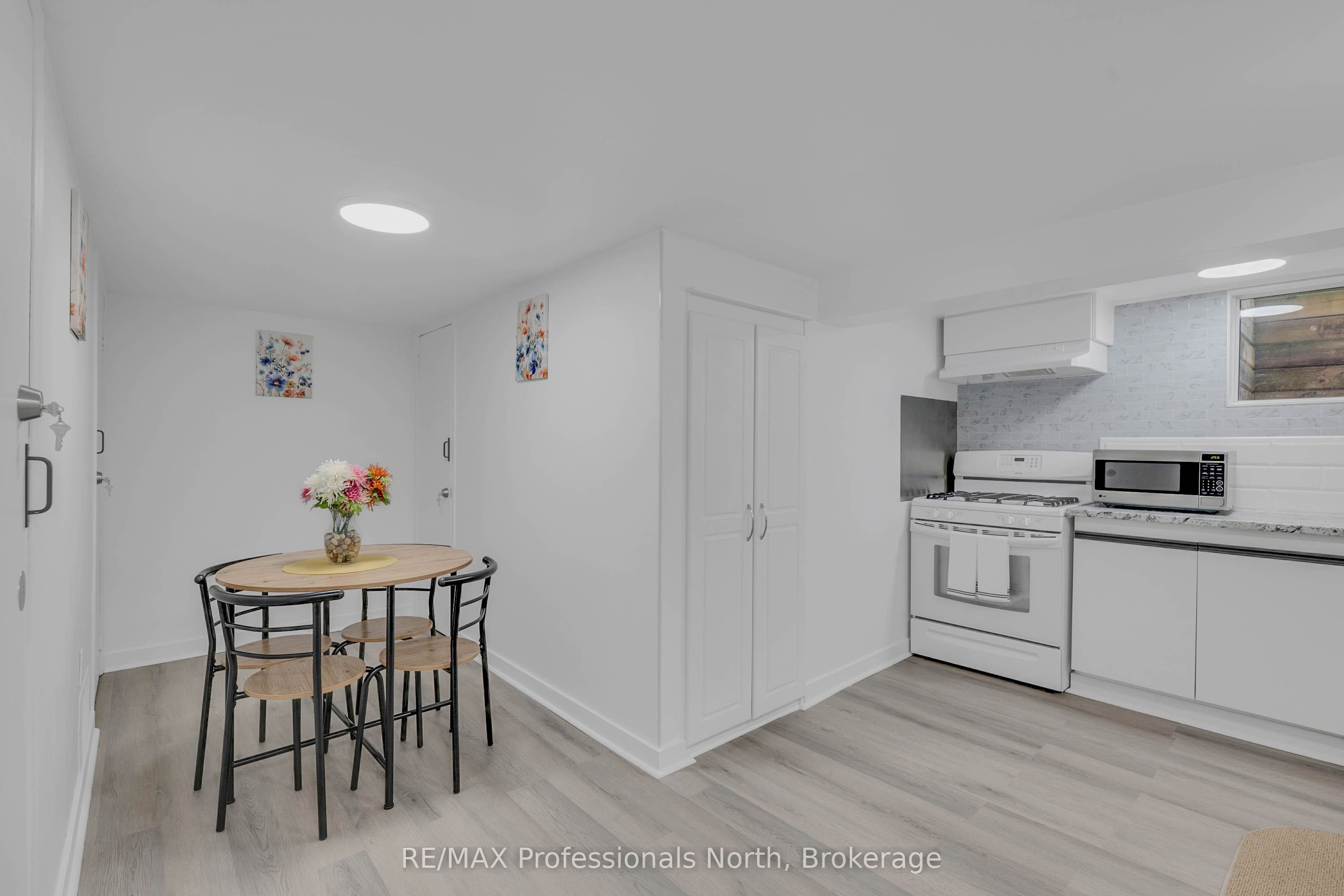 63 The Queensway N Property Photo 40