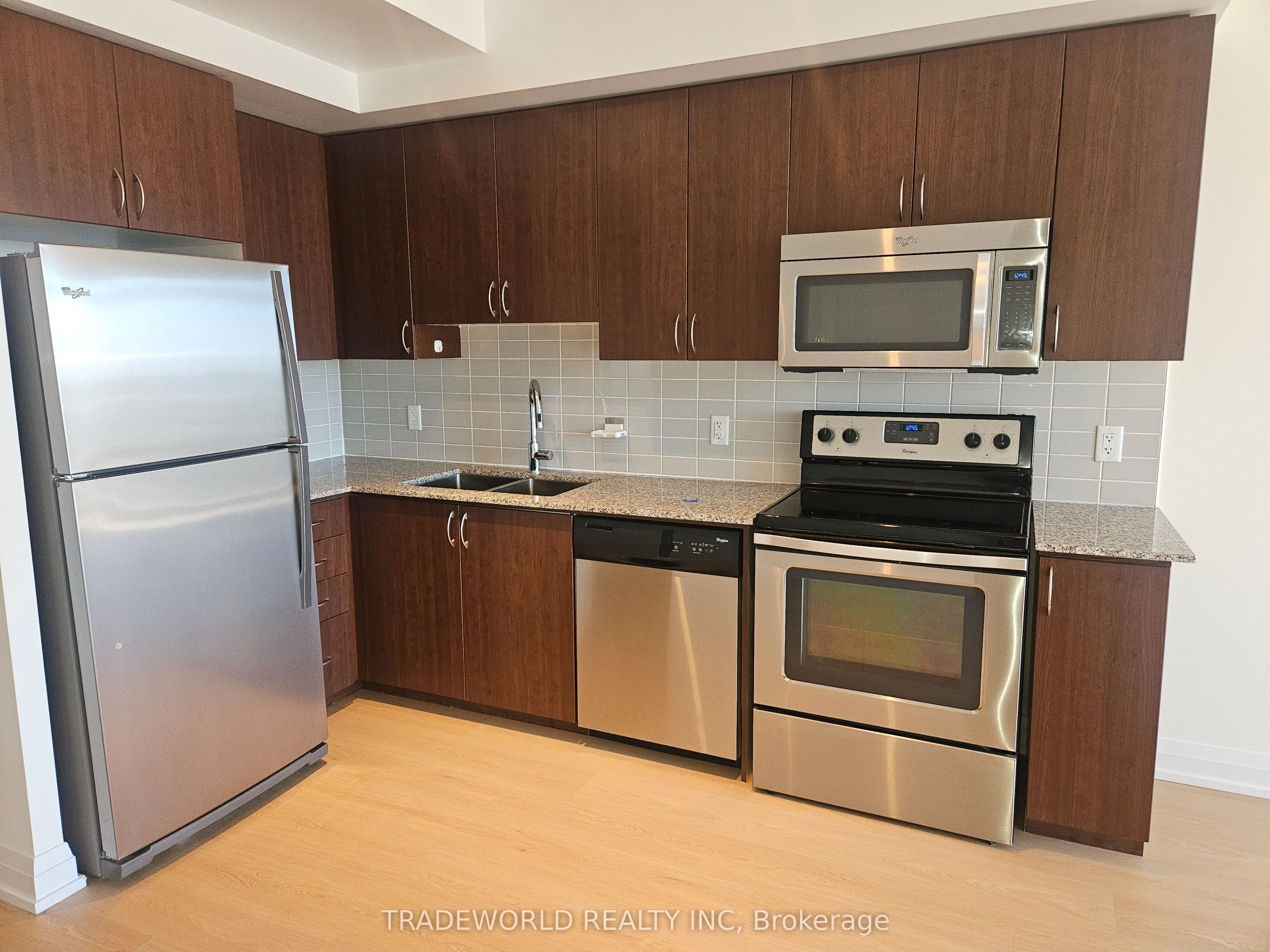 370 Highway 7 E 1009 Property Photo 5