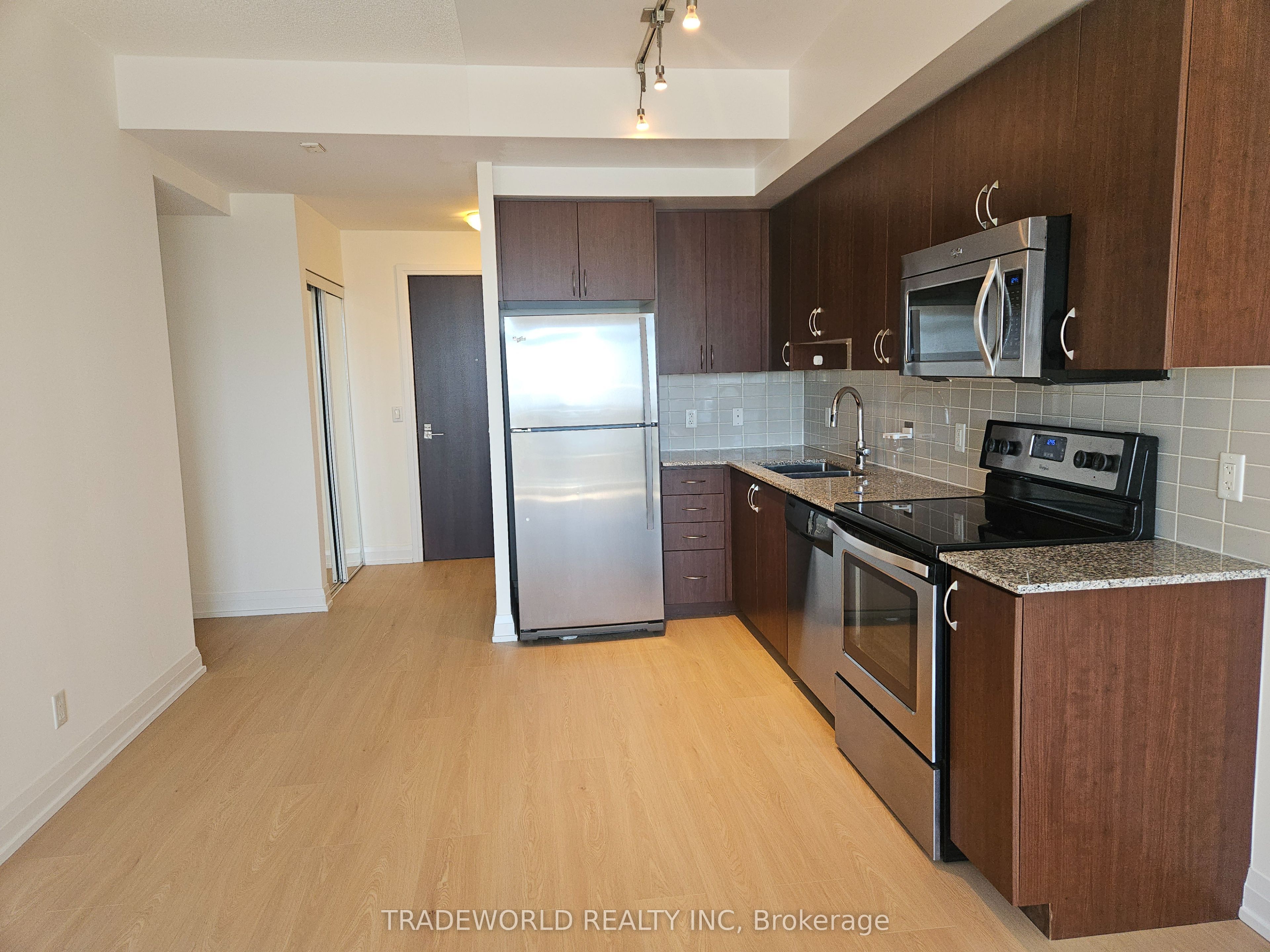 370 Highway 7 E 1009 Property Photo 6