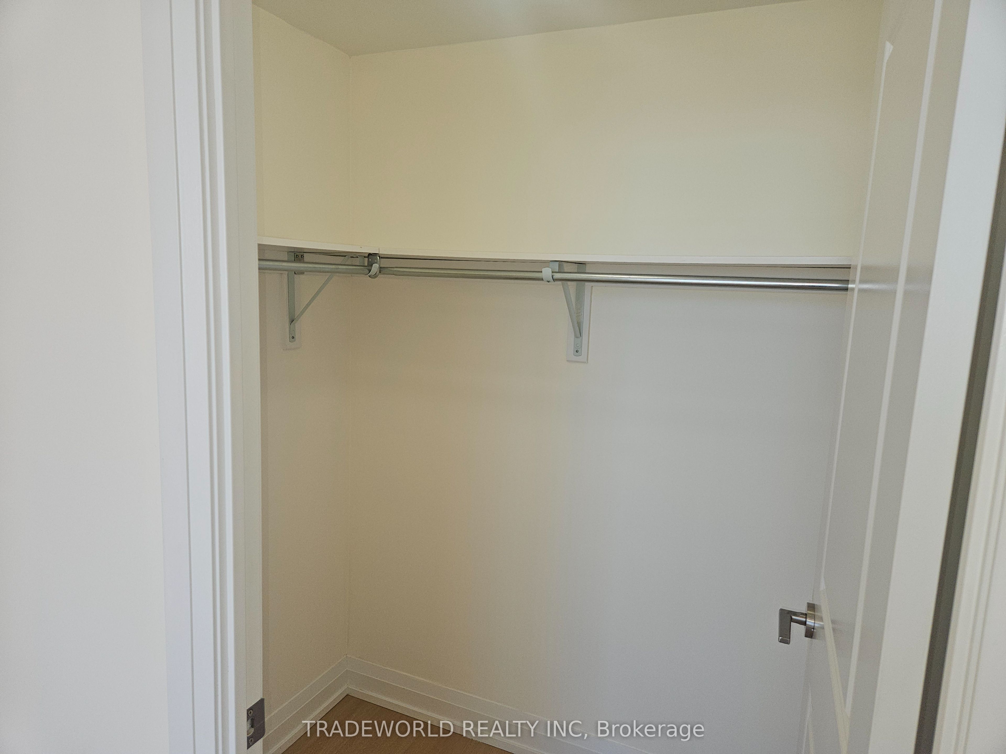 370 Highway 7 E 1009 Property Photo 9