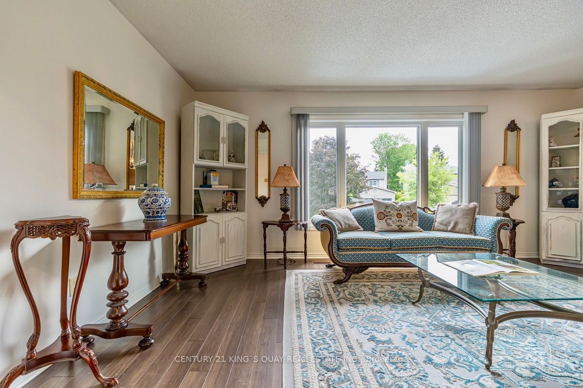 40 Stonehill Boulevard Property Photo 6