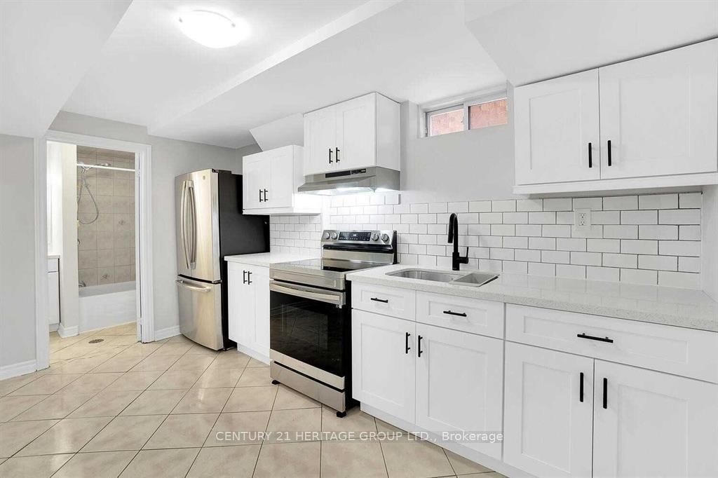 521 Heddle Crescent Property Photo 3