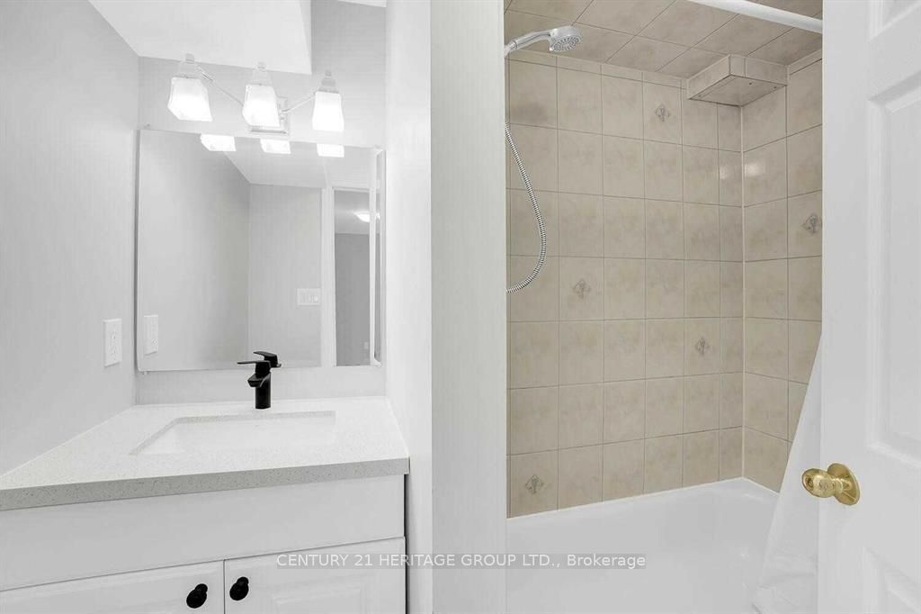 521 Heddle Crescent Property Photo 6