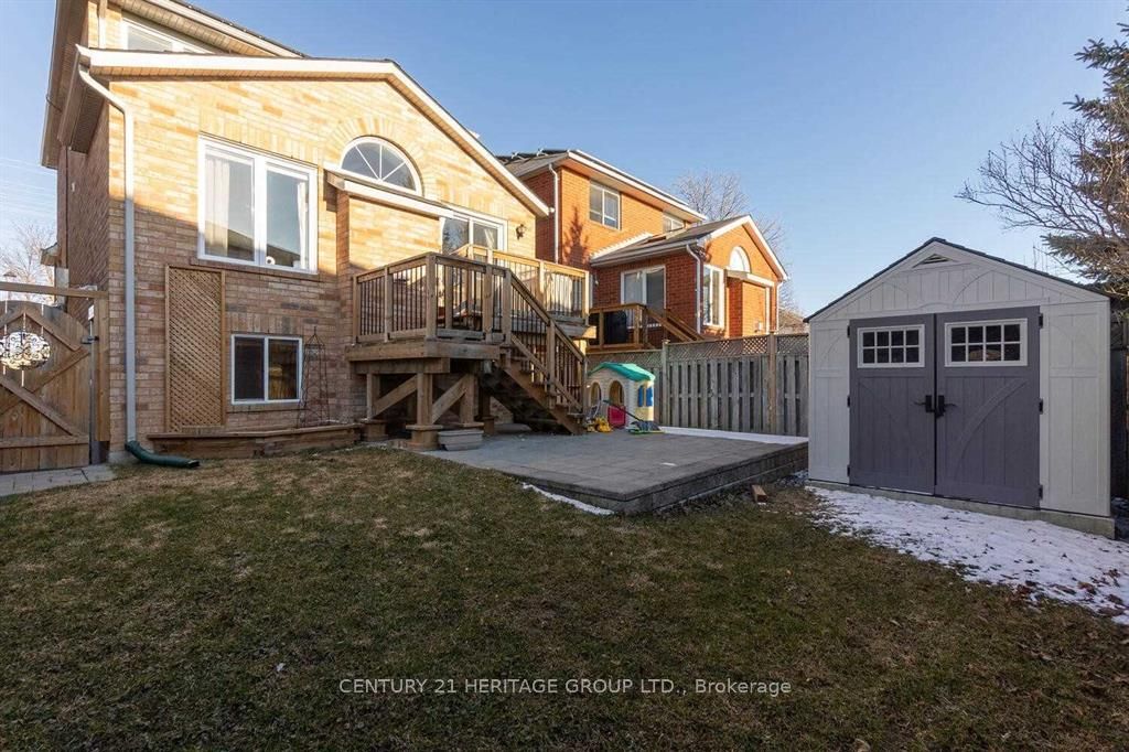 521 Heddle Crescent Property Photo 7