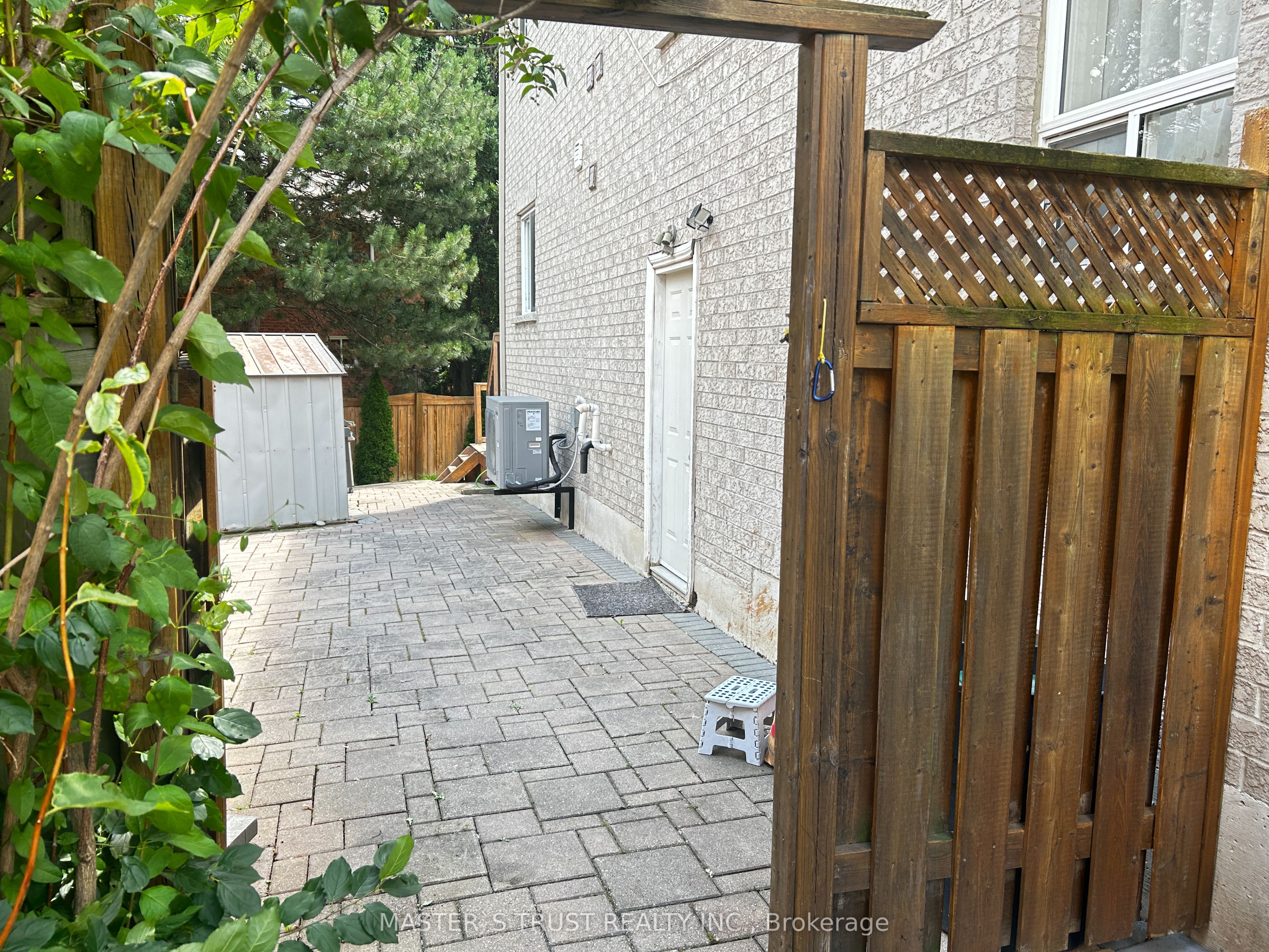 37 Levellands Crescent Property Photo 2