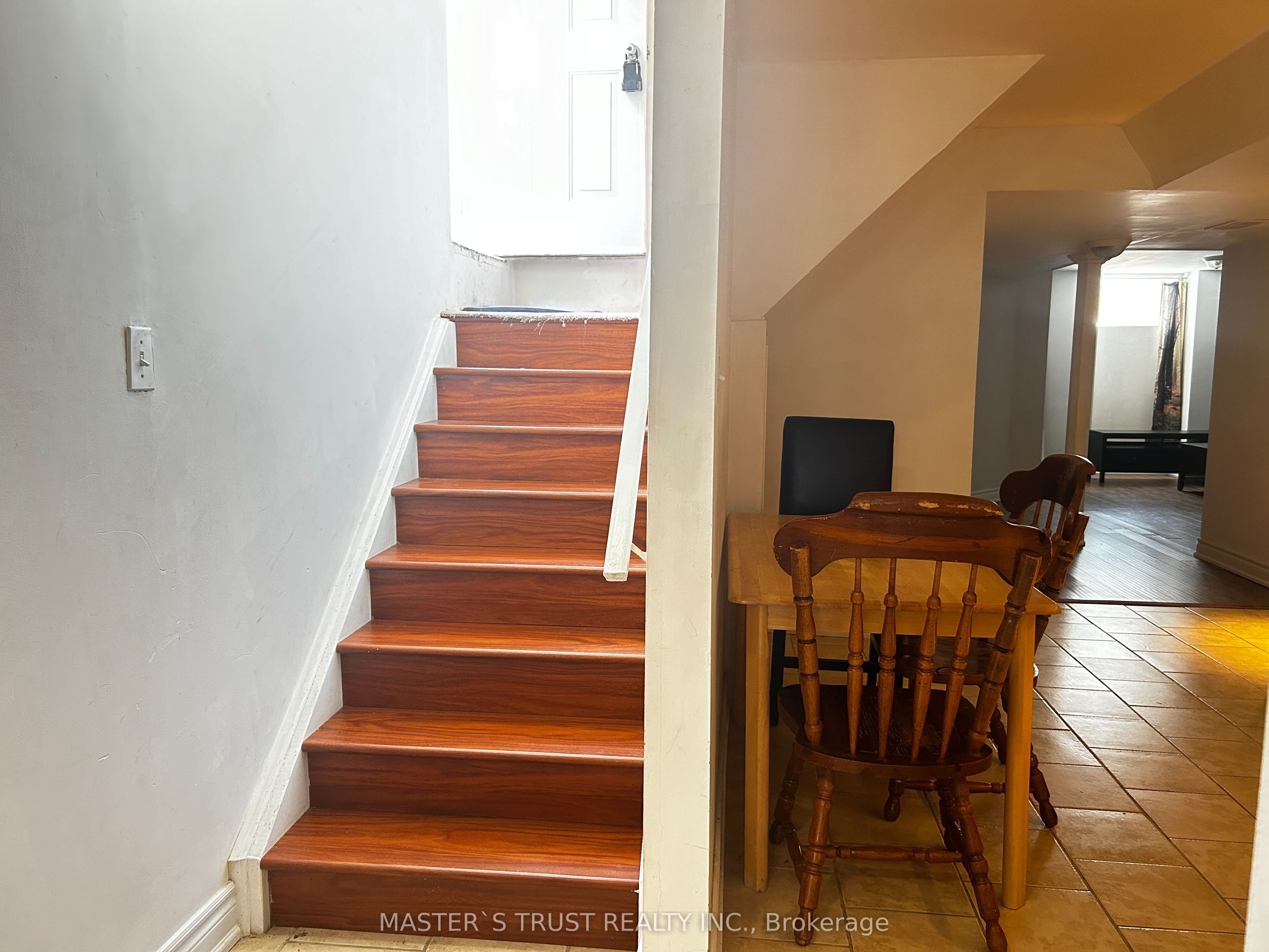 37 Levellands Crescent Property Photo 4