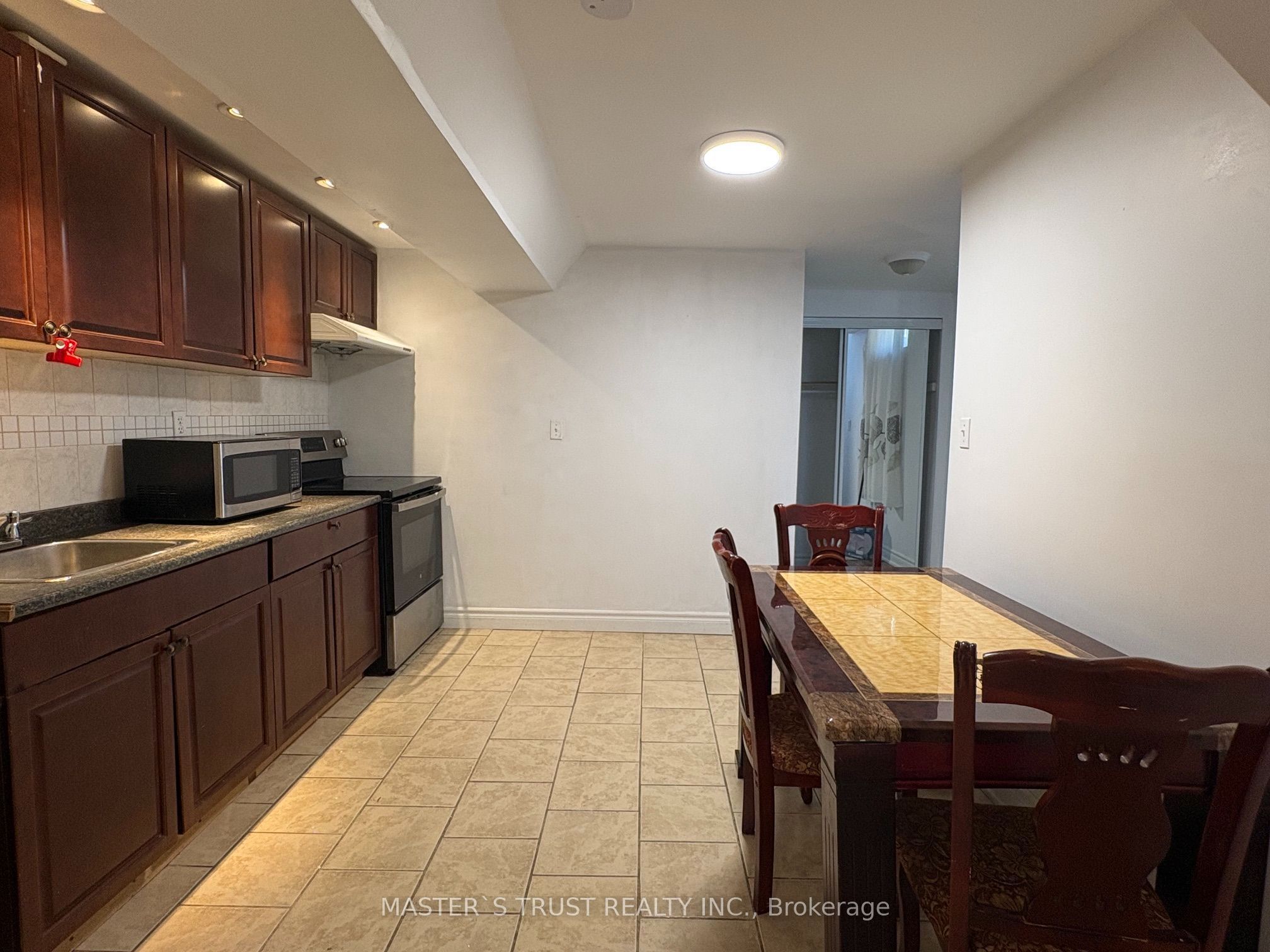 37 Levellands Crescent Property Photo 6