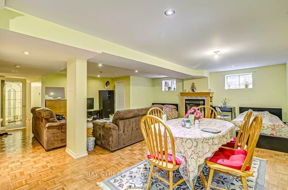 497 Lynett Crescent Lower Property Photo 2