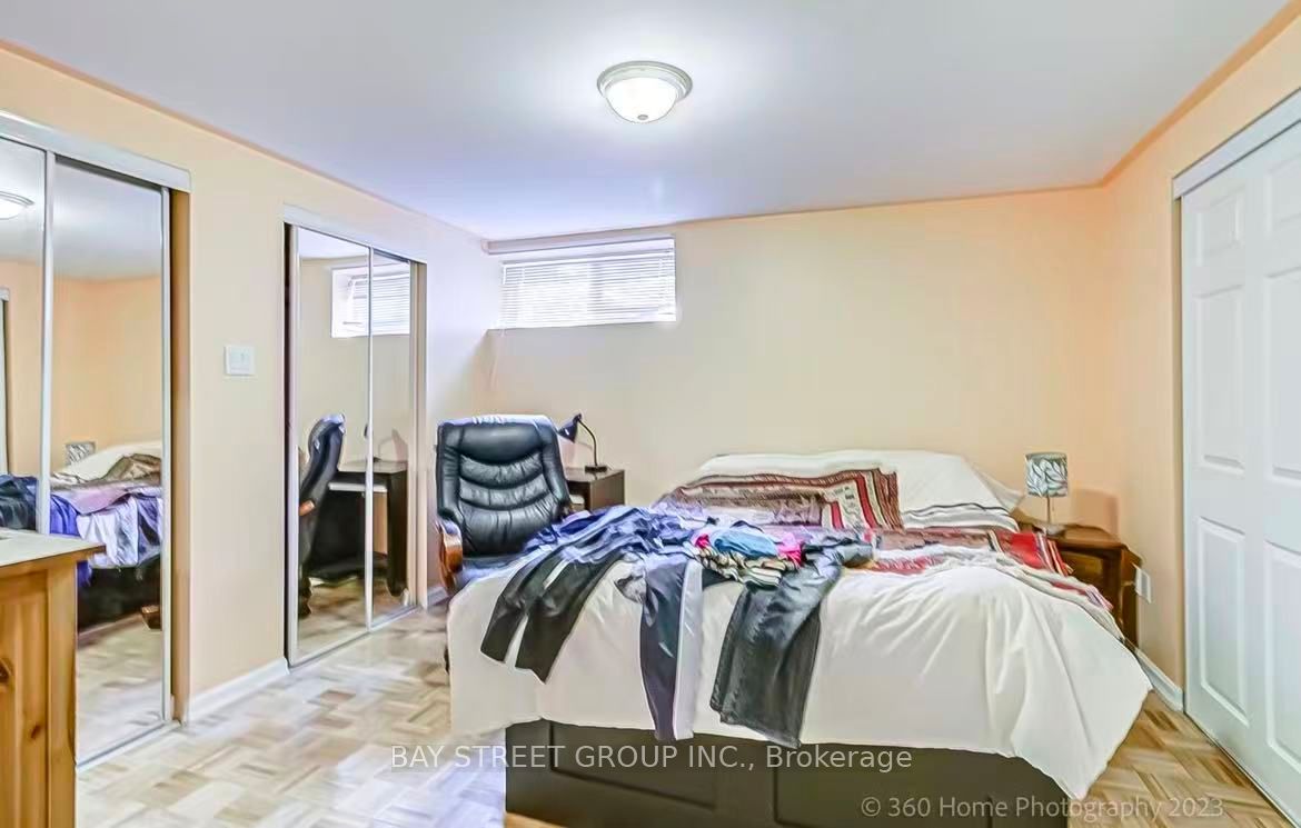 497 Lynett Crescent Lower Property Photo 3