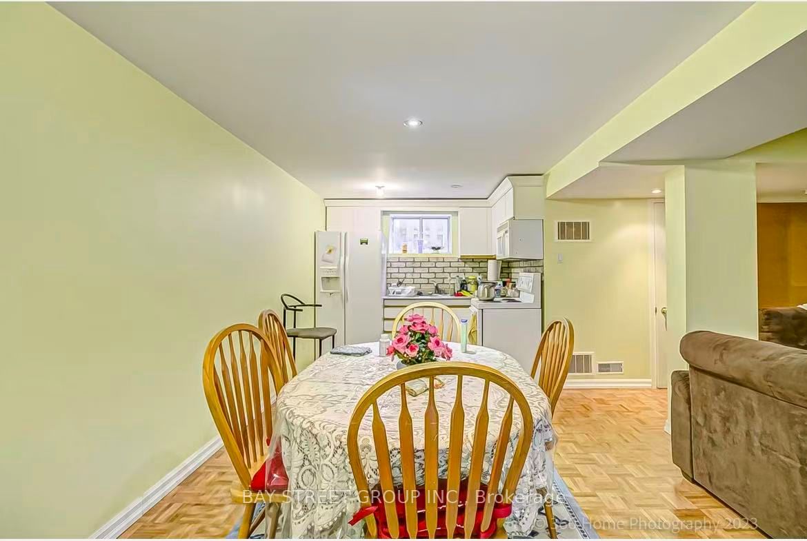 497 Lynett Crescent Lower Property Photo 4