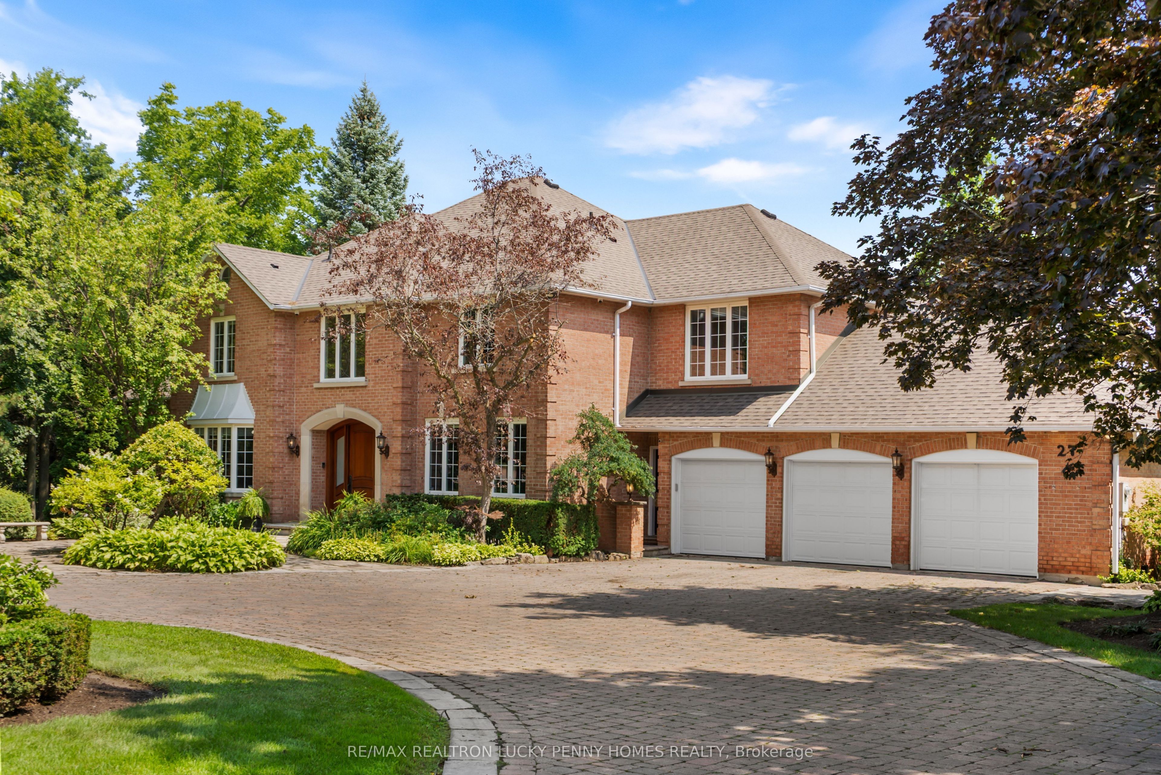 27 Glenridge Drive Property Photo 3