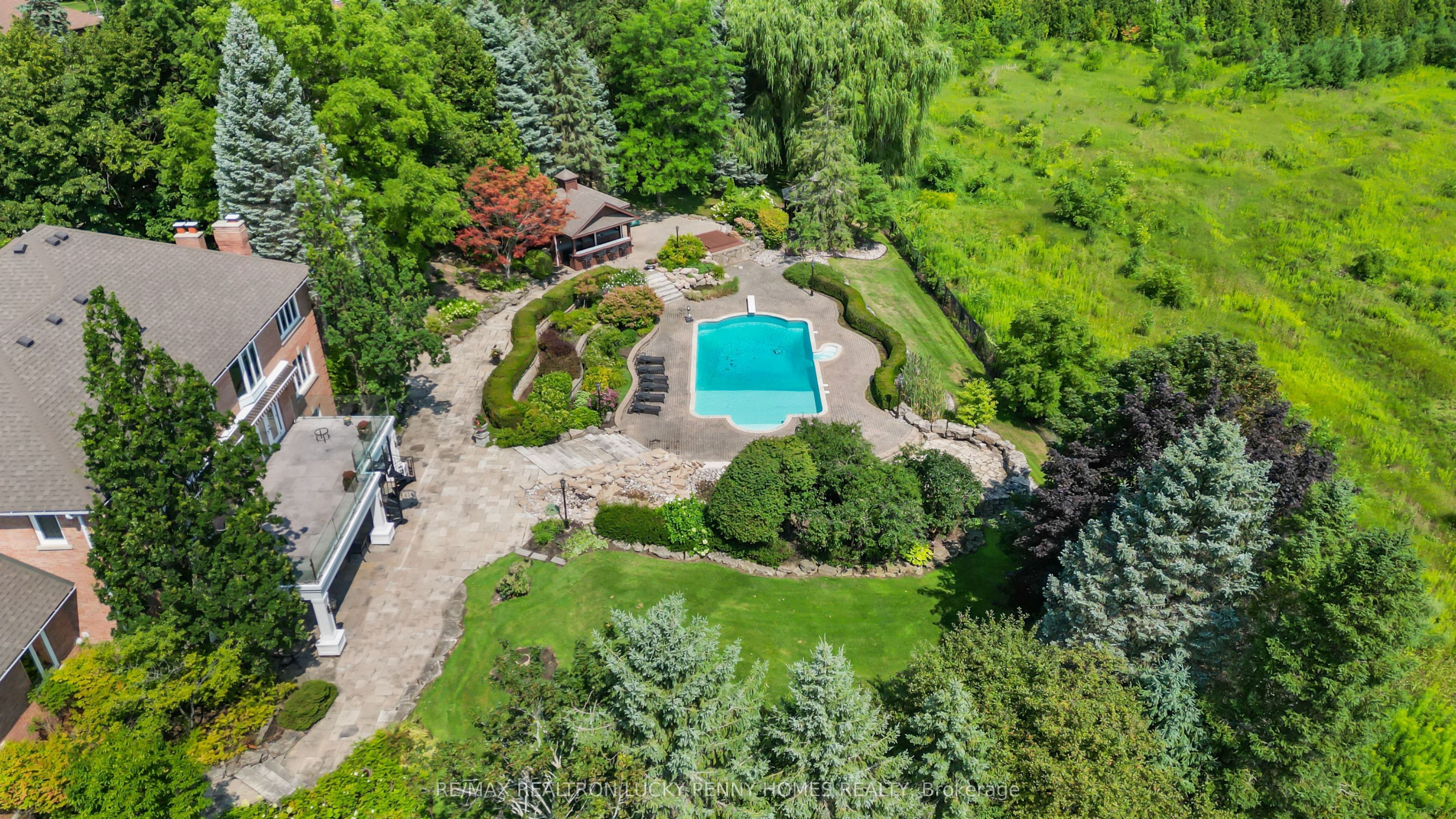 27 Glenridge Drive Property Photo 4