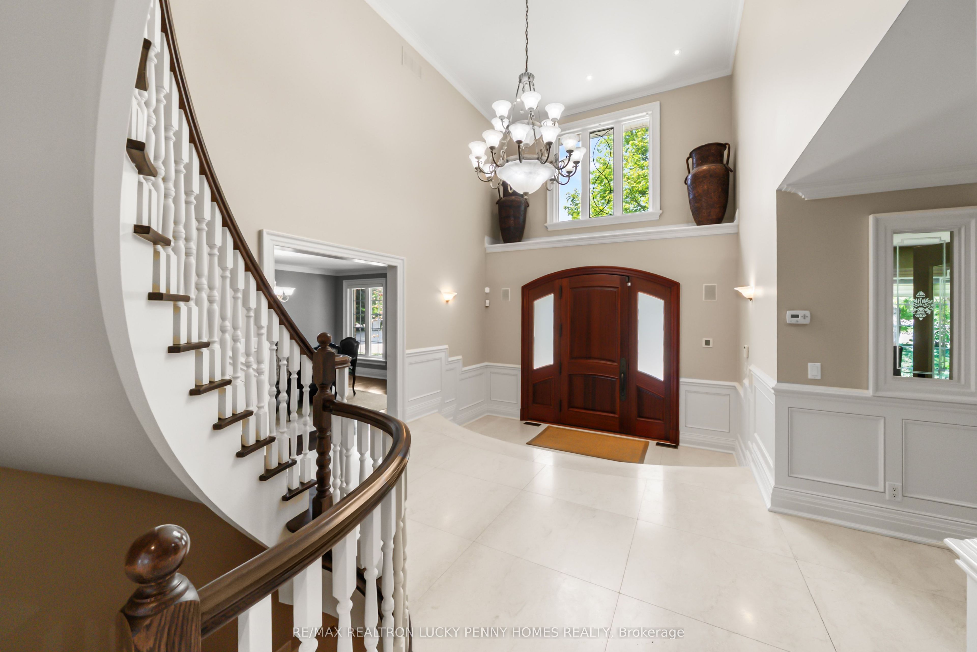 27 Glenridge Drive Property Photo 6