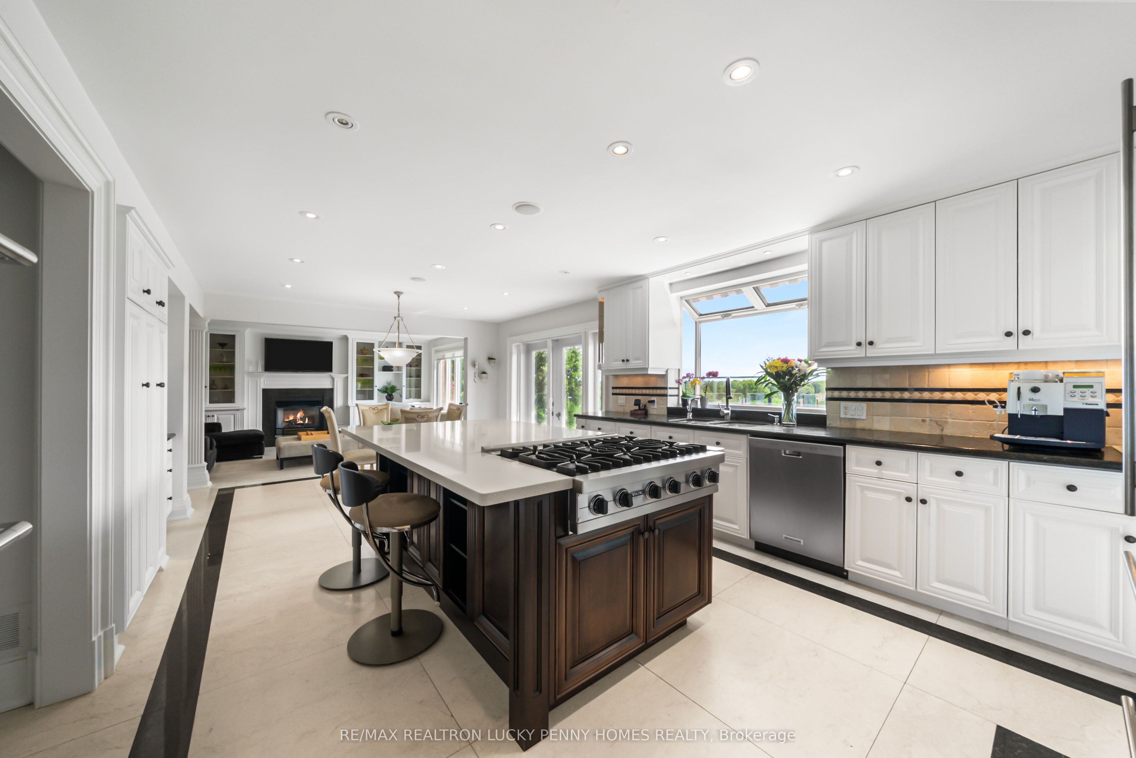 27 Glenridge Drive Property Photo 13