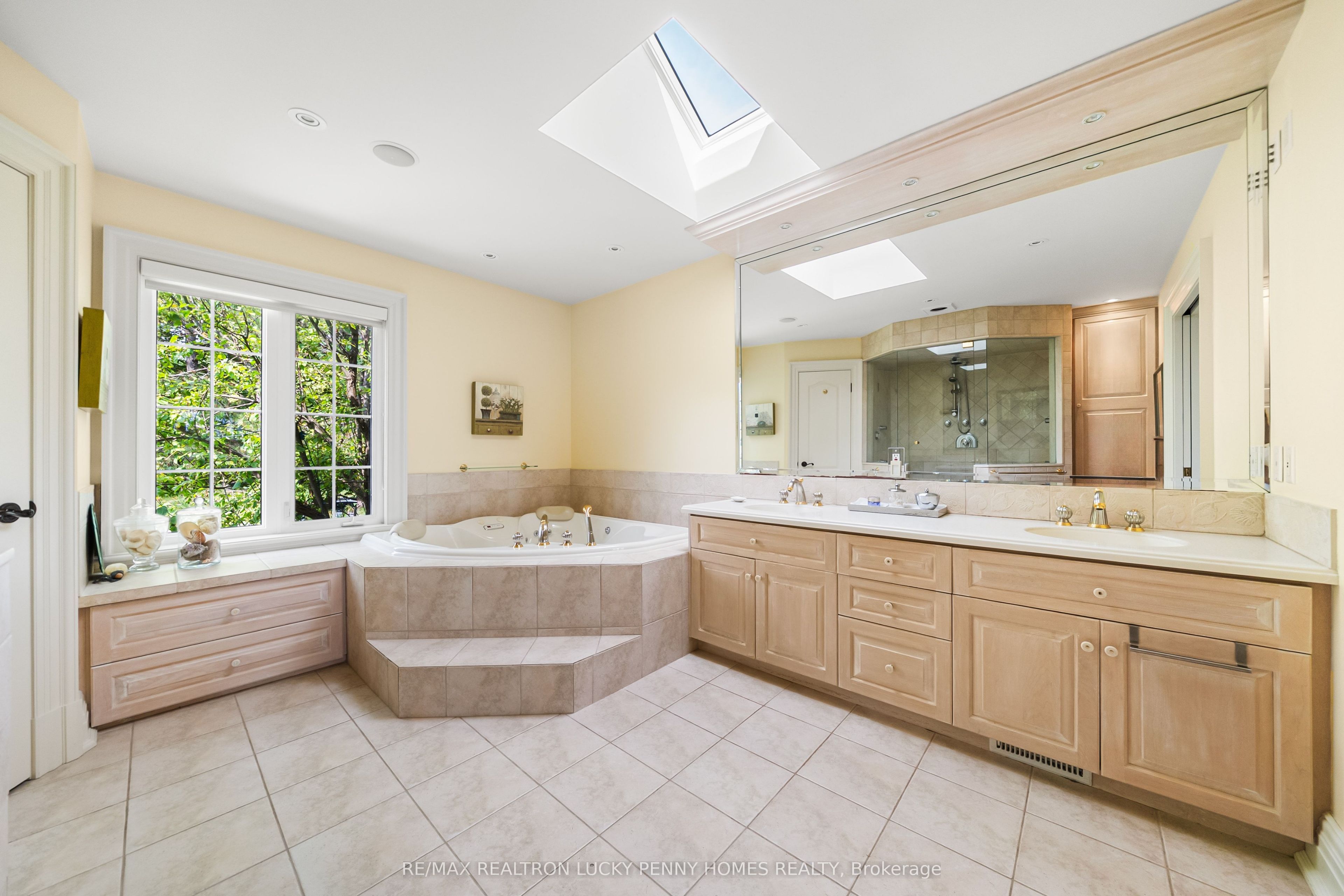 27 Glenridge Drive Property Photo 32