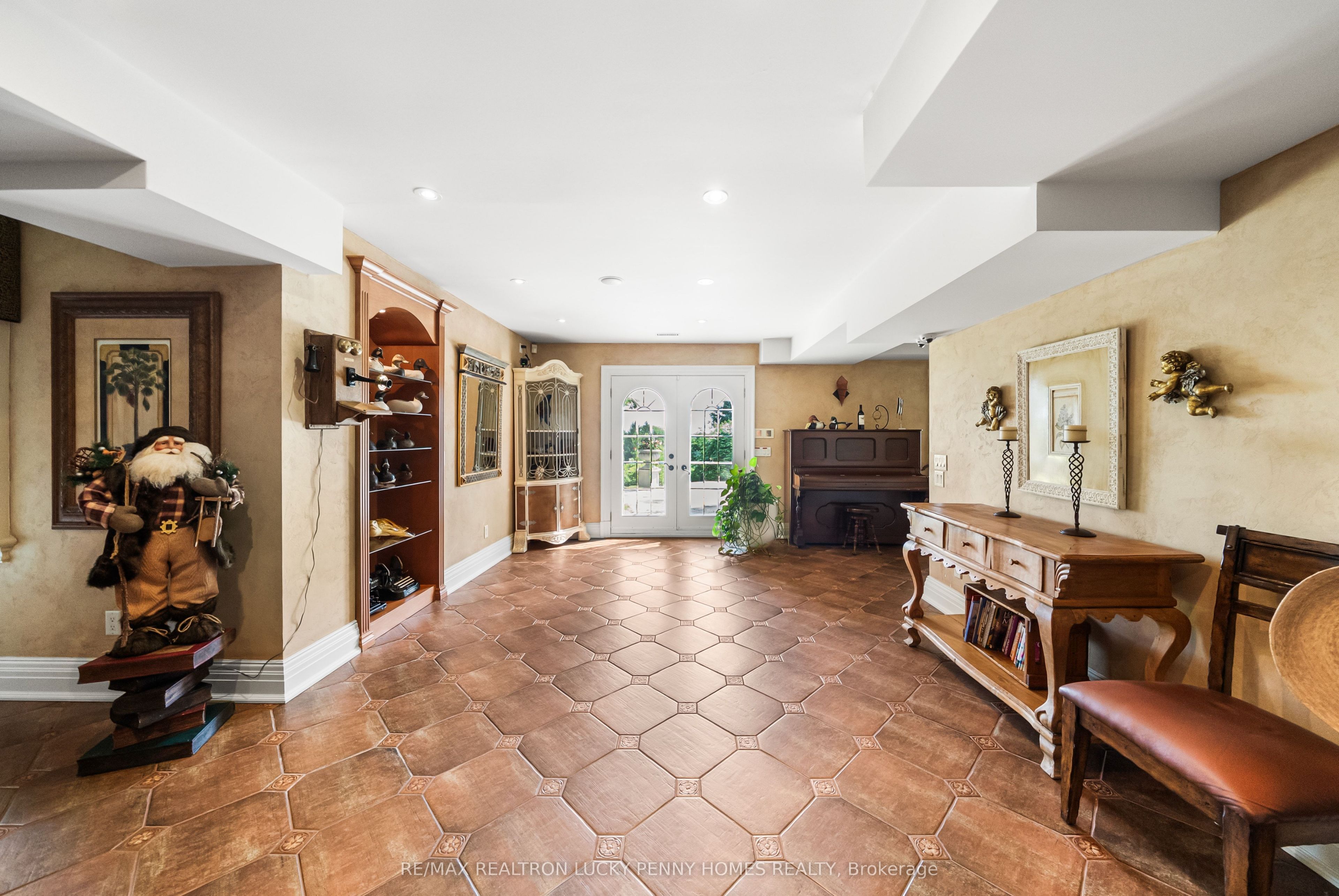 27 Glenridge Drive Property Photo 40