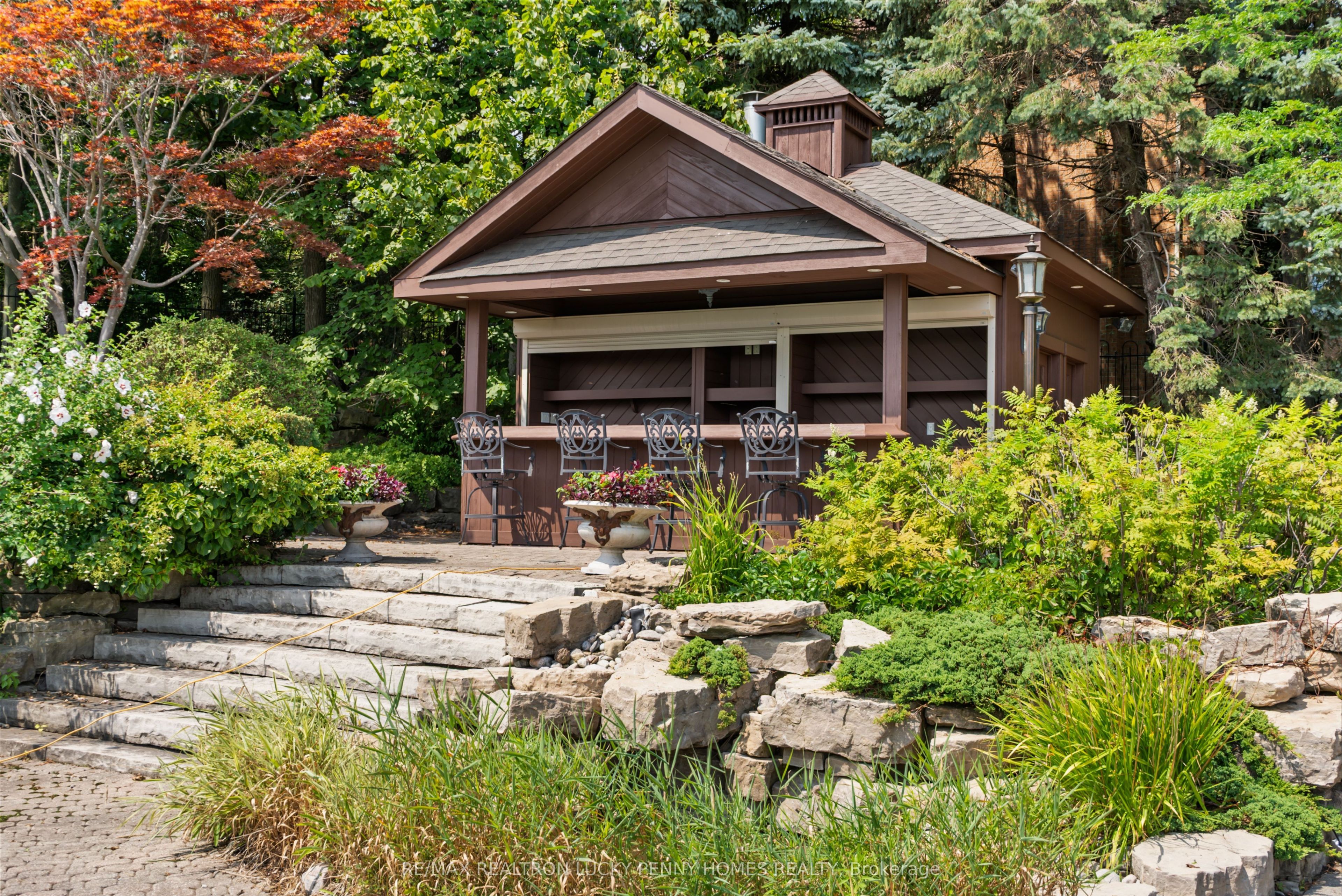 27 Glenridge Drive Property Photo 46
