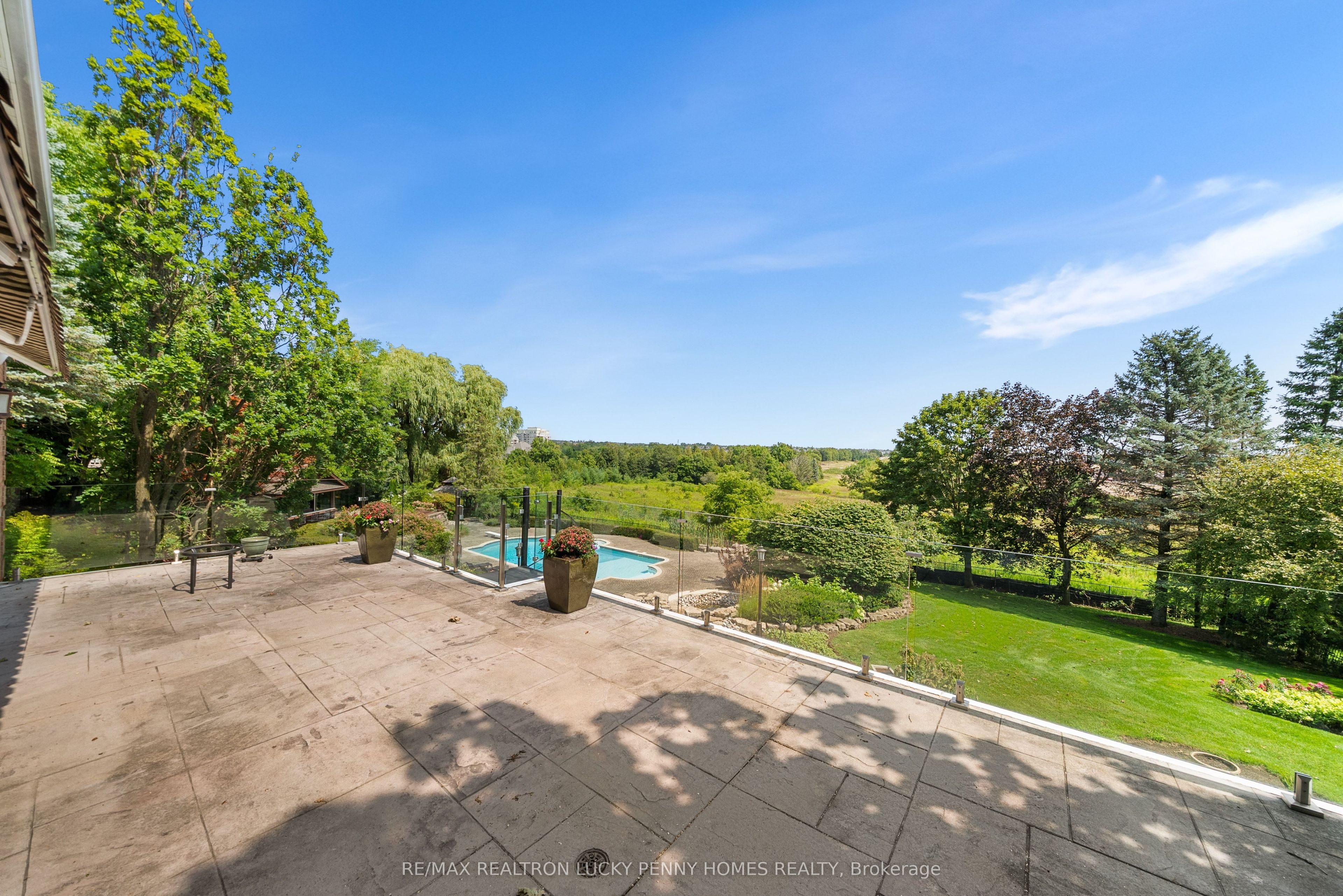 27 Glenridge Drive Property Photo 47