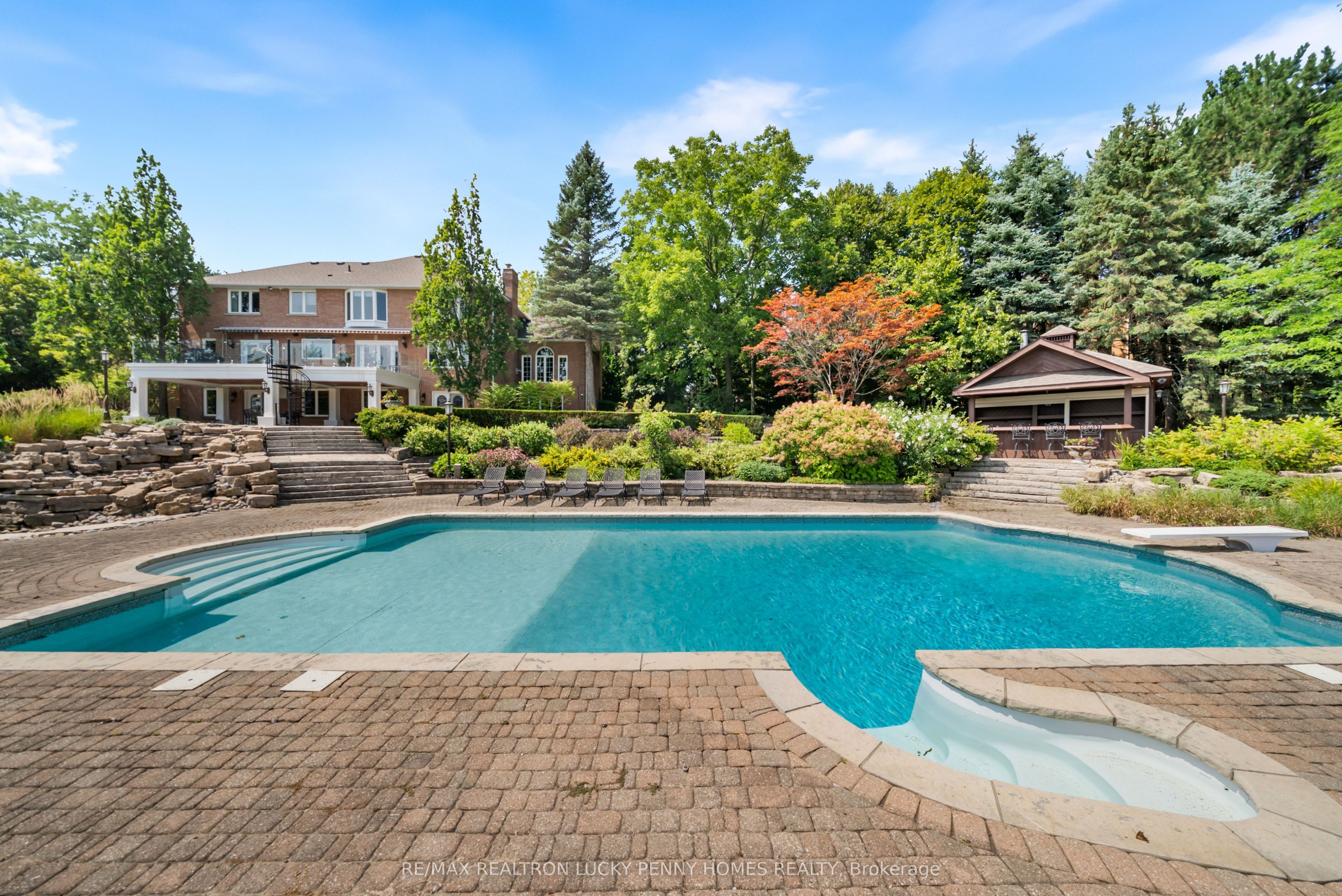 27 Glenridge Drive Property Photo 49