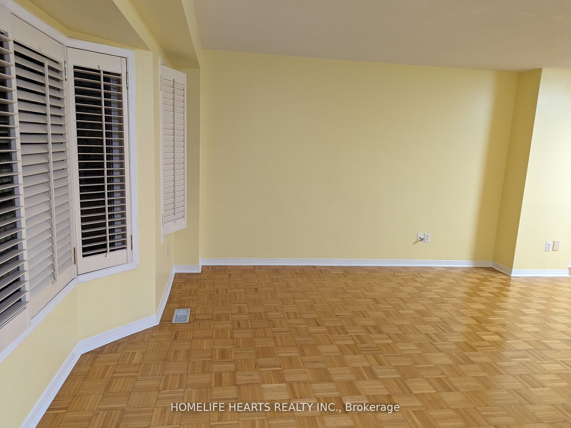 18 Clark Avenue W 192 Property Photo 11