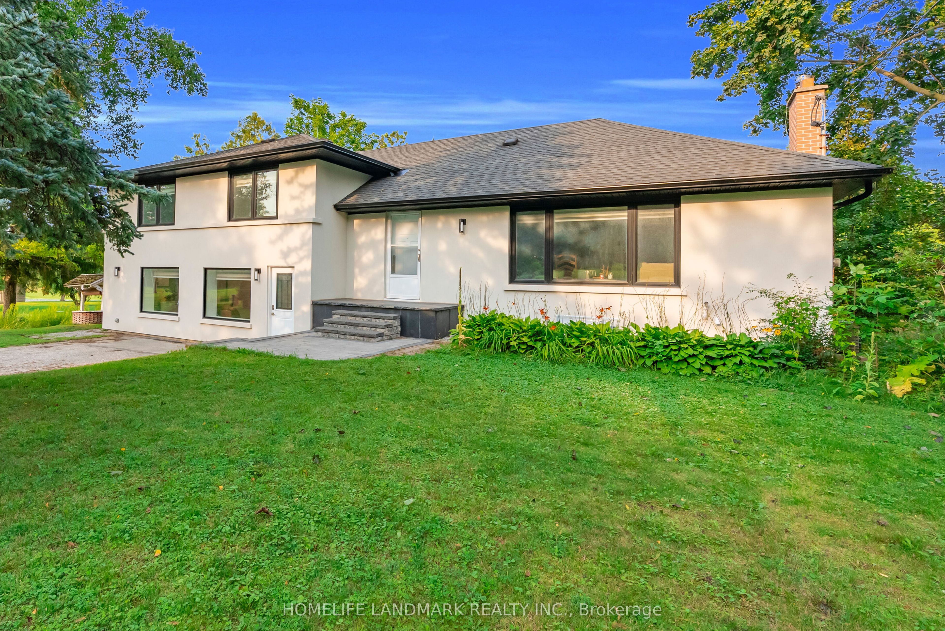 11821 Woodbine Avenue Property Photo 1