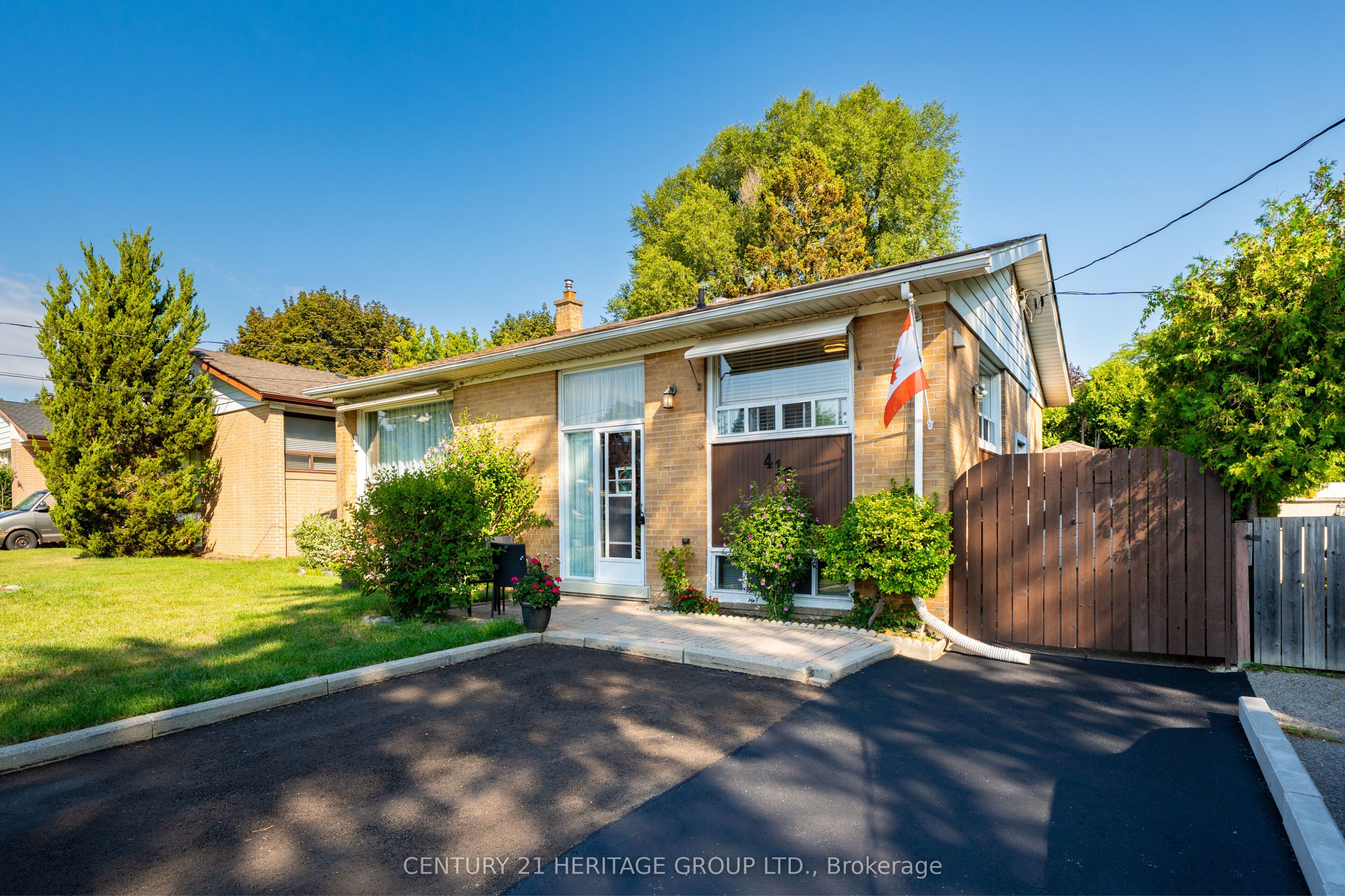 417 Paliser Crescent S Property Photo 2
