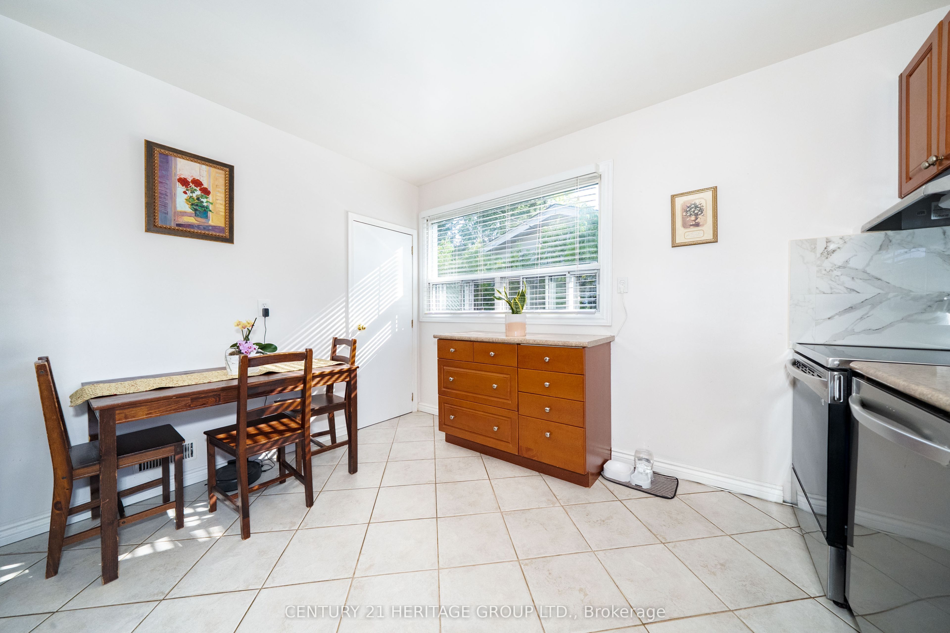 417 Paliser Crescent S Property Photo 14