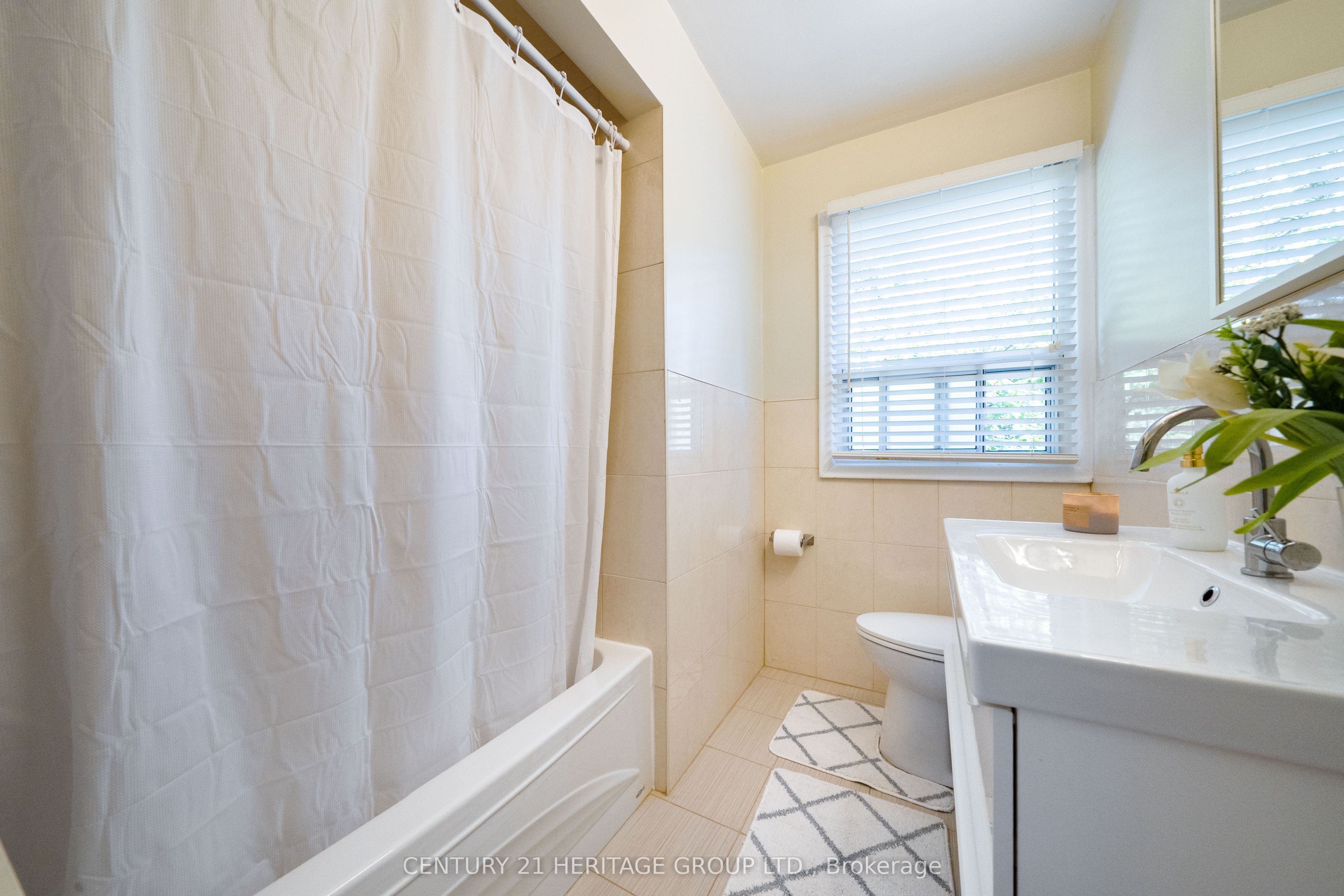 417 Paliser Crescent S Property Photo 23