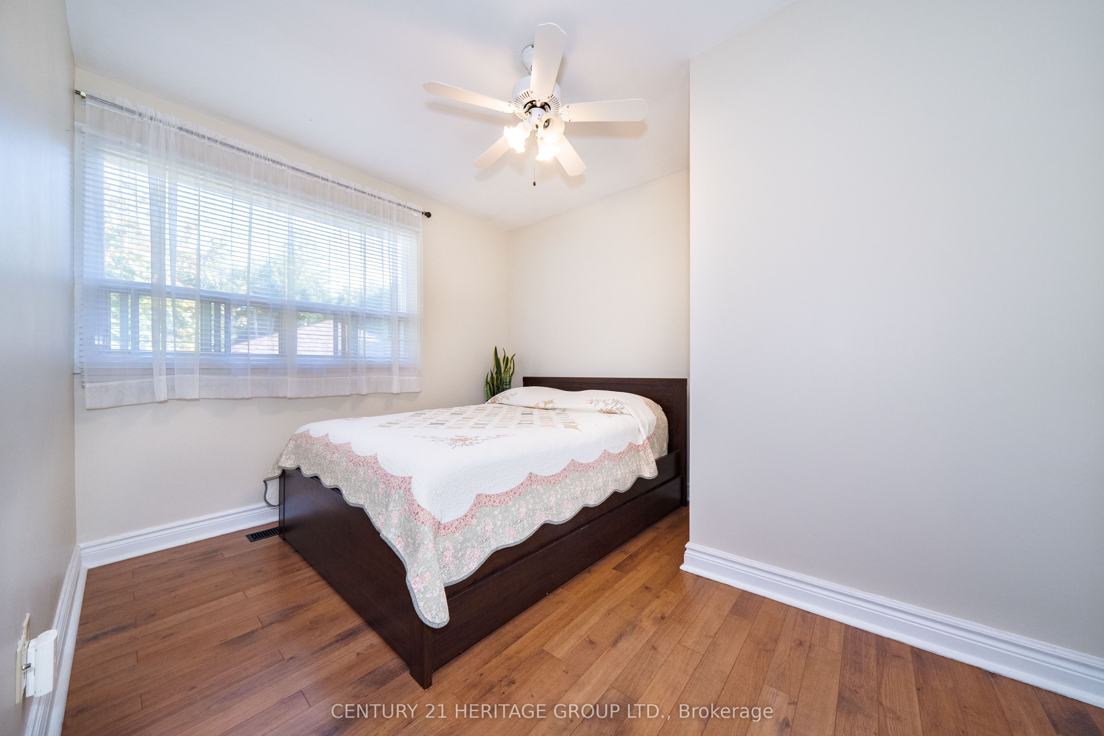 417 Paliser Crescent S Property Photo 24