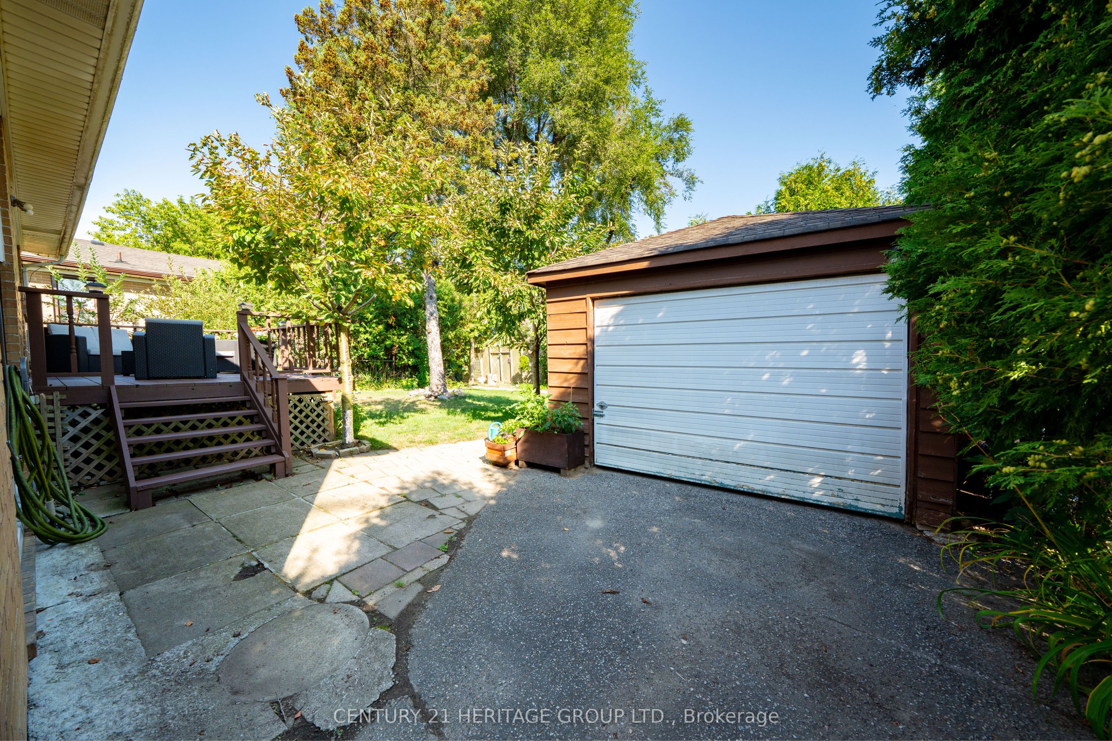 417 Paliser Crescent S Property Photo 39
