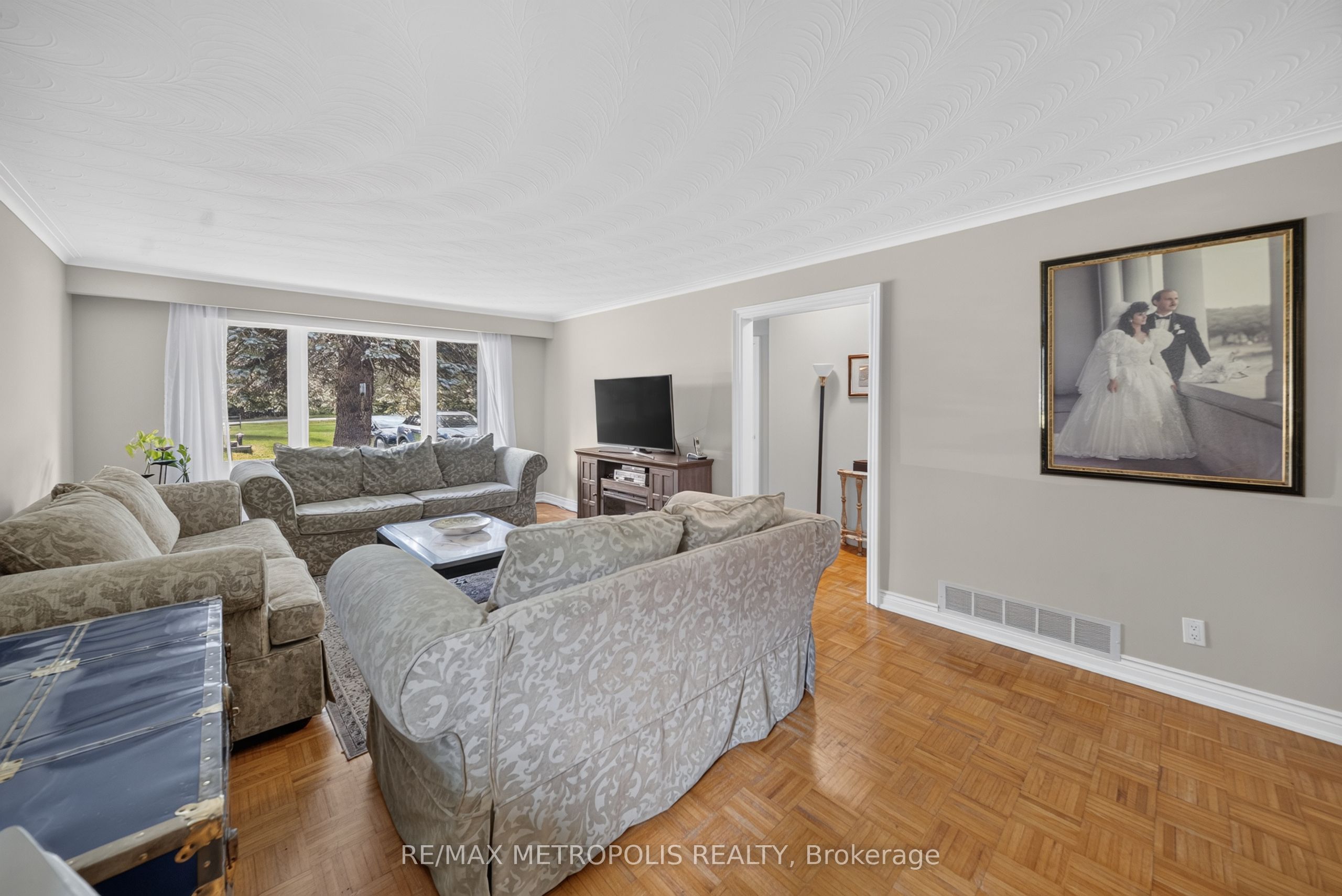 6370 Hillsdale Drive Property Photo 6