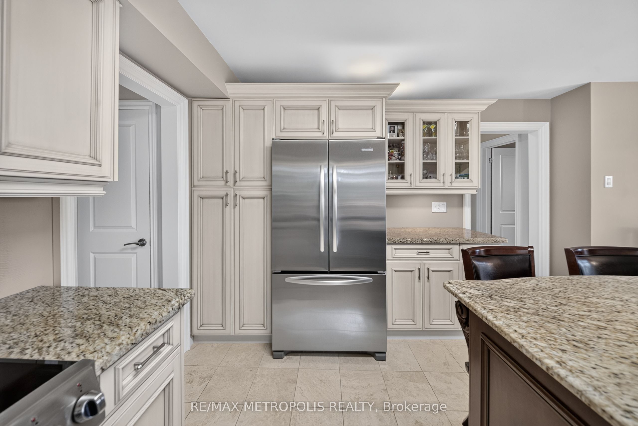 6370 Hillsdale Drive Property Photo 10