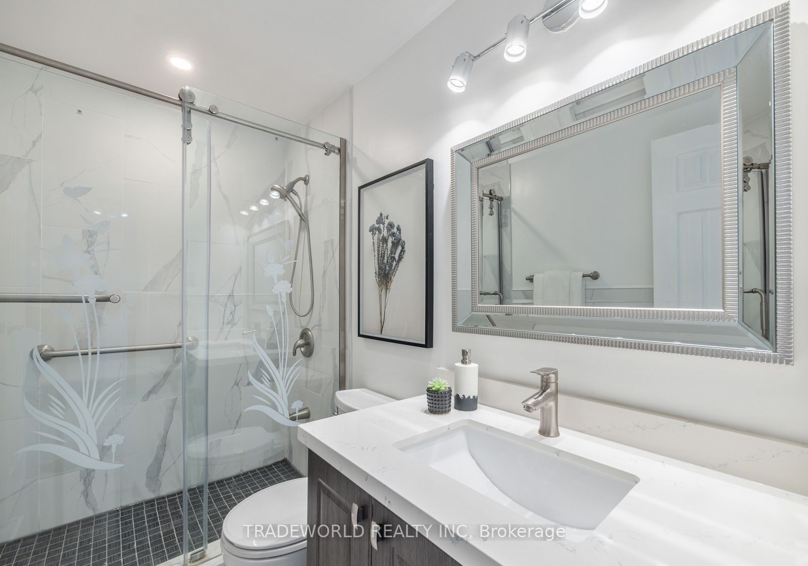 60 Camelot Way Property Photo 12