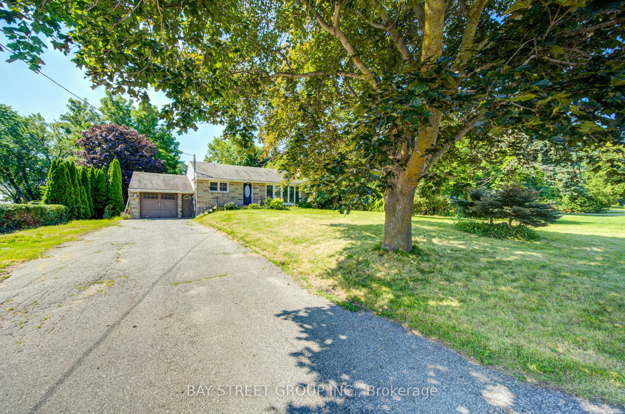 1421 Old Green Lane E Property Photo 1