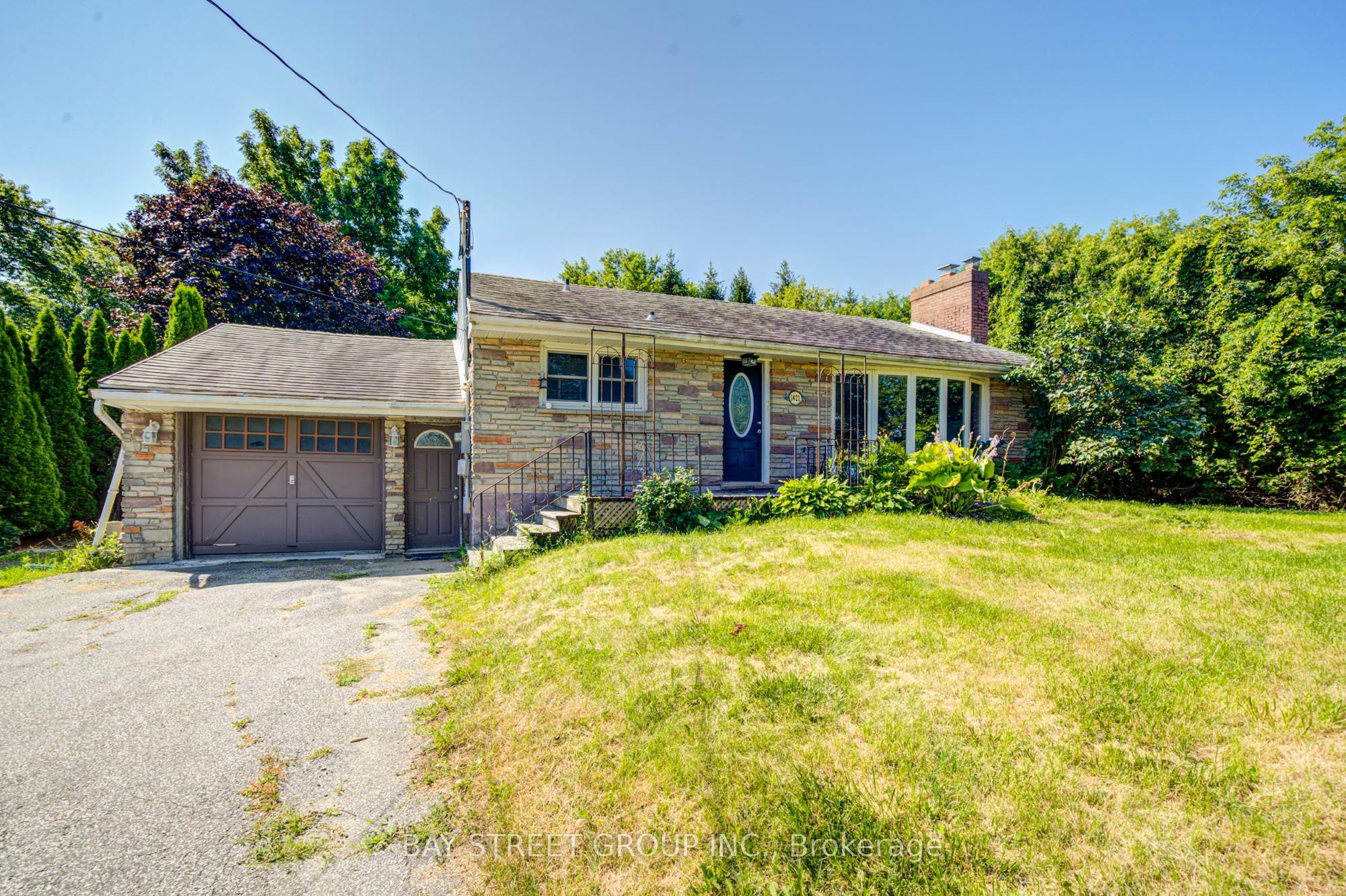 1421 Old Green Lane E Property Photo 3