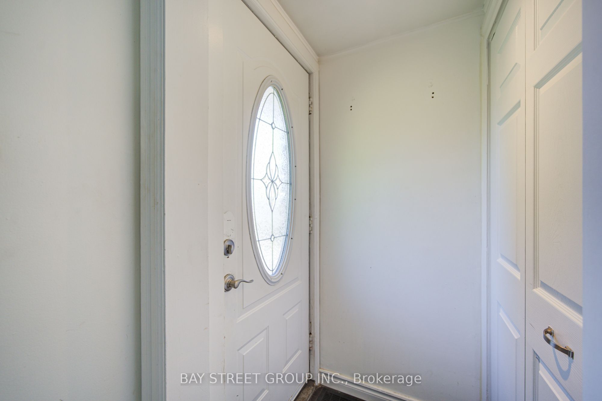 1421 Old Green Lane E Property Photo 6