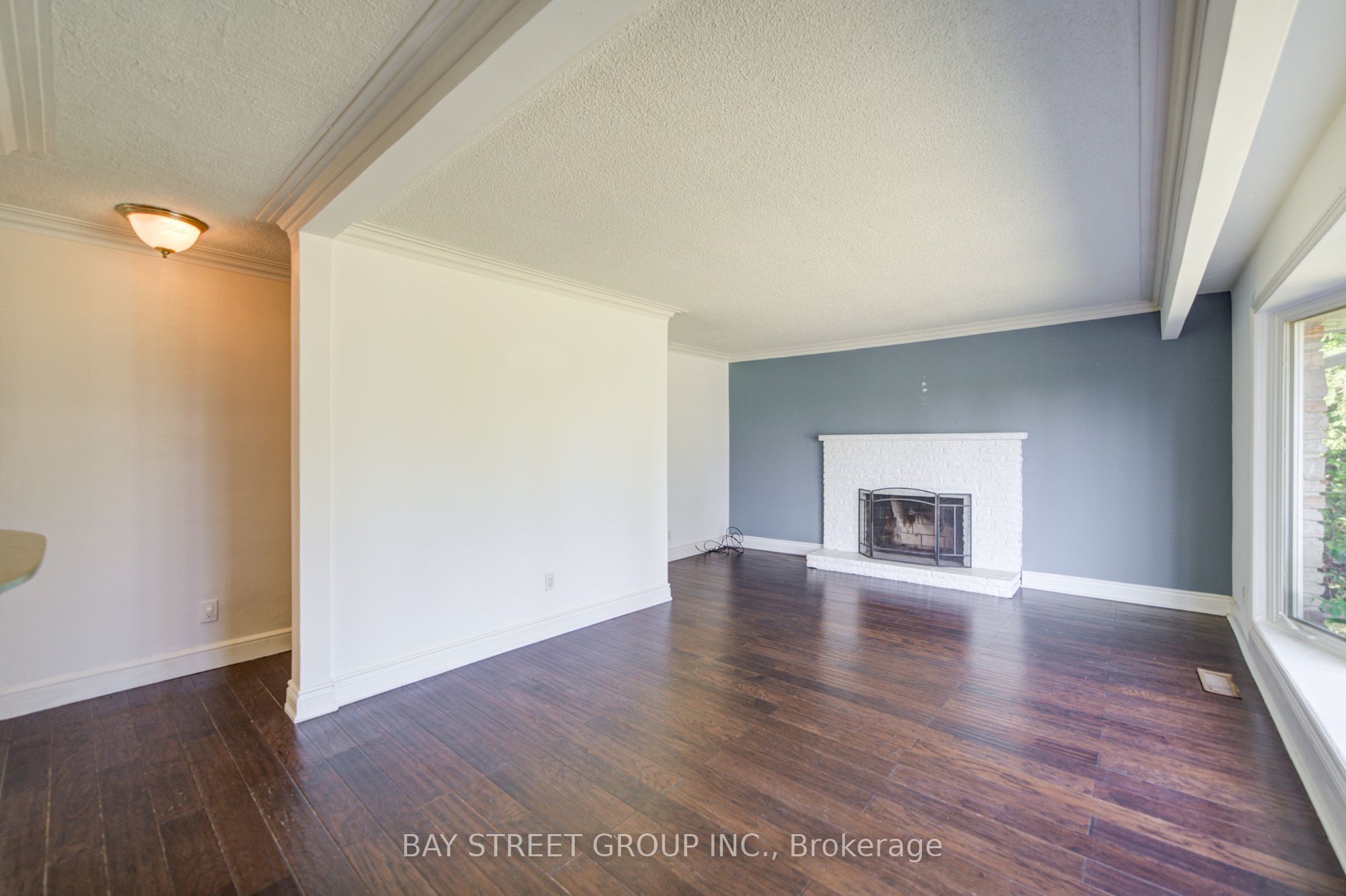 1421 Old Green Lane E Property Photo 7